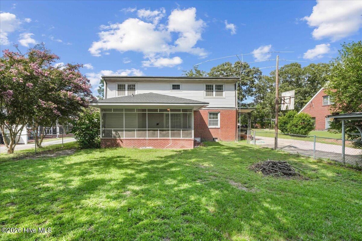 1506 E Holly Street Property Photo 9