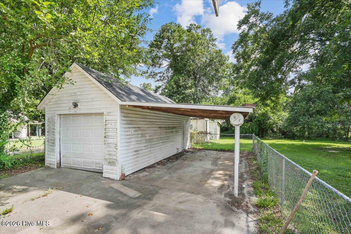1506 E Holly Street Property Photo 13