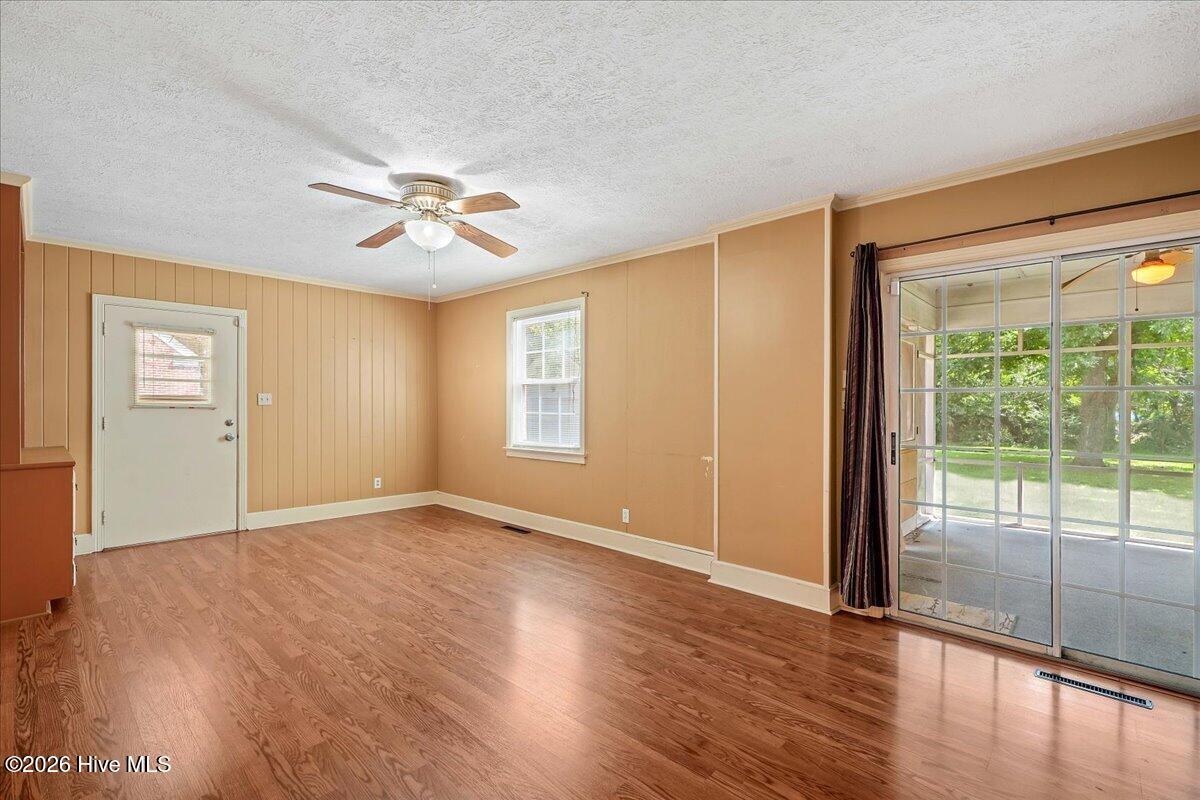 1506 E Holly Street Property Photo 20