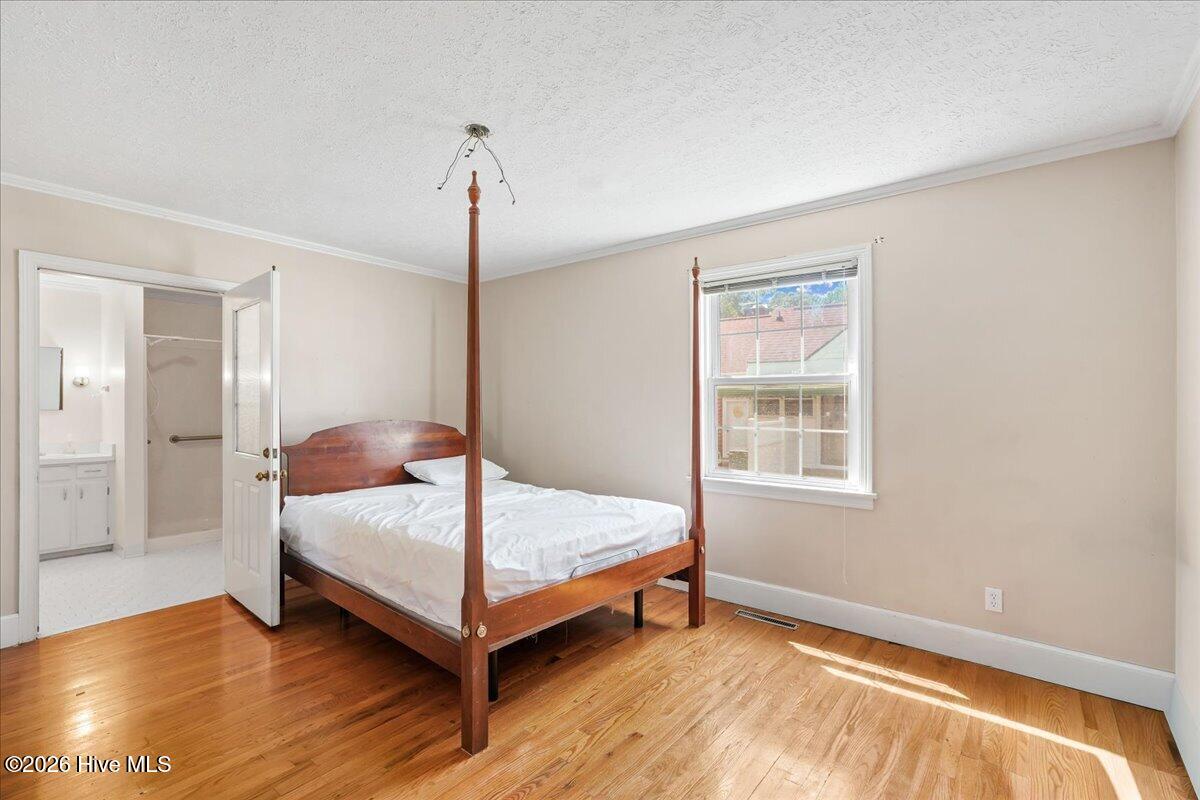 1506 E Holly Street Property Photo 28