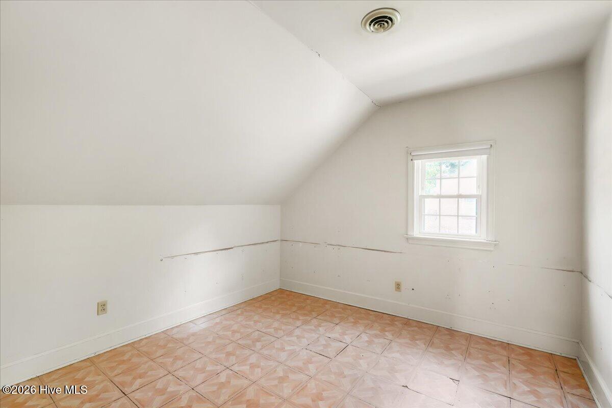 1506 E Holly Street Property Photo 32