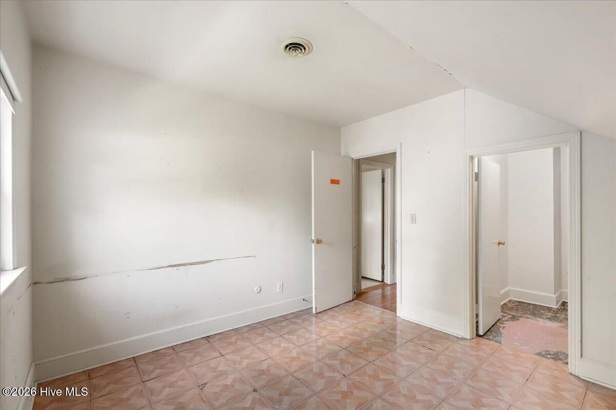1506 E Holly Street Property Photo 33