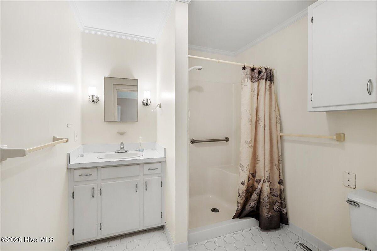 1506 E Holly Street Property Photo 36