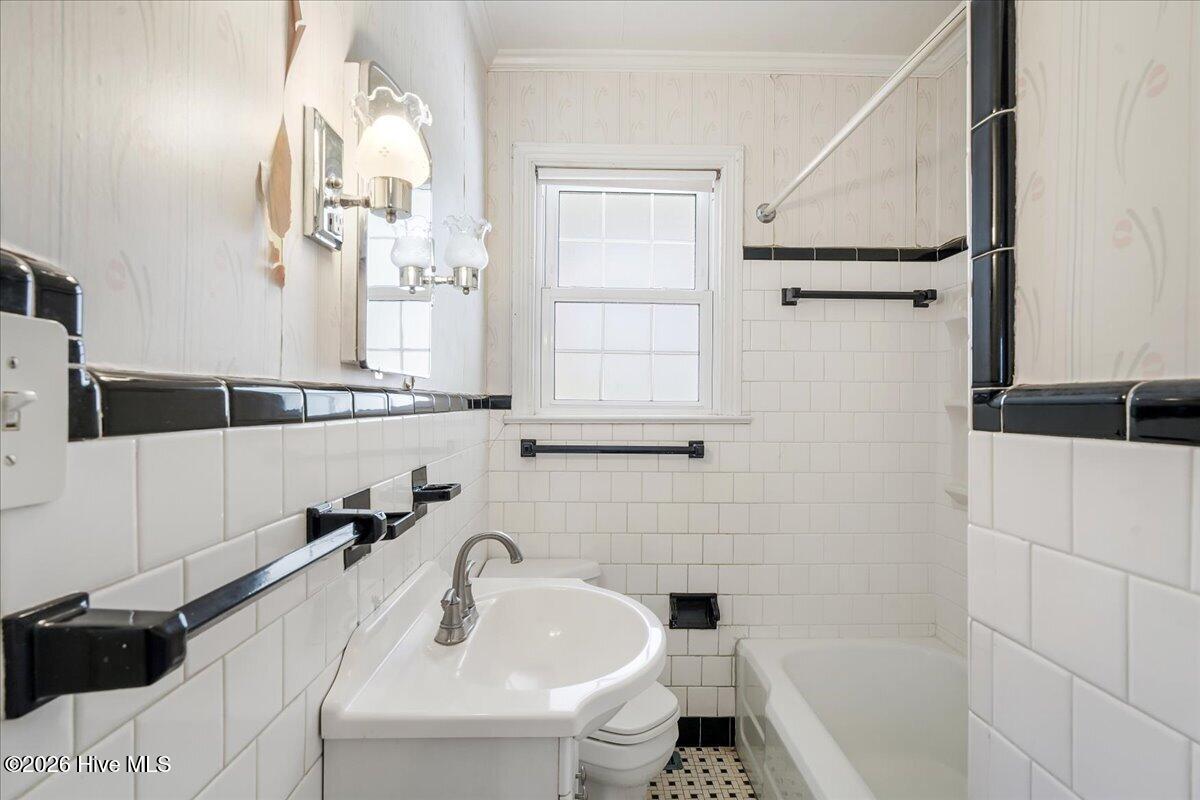 1506 E Holly Street Property Photo 37