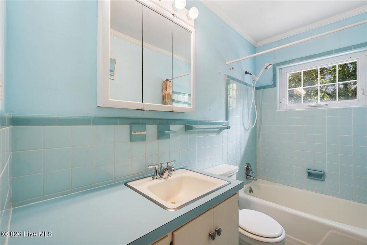 1506 E Holly Street Property Photo 38