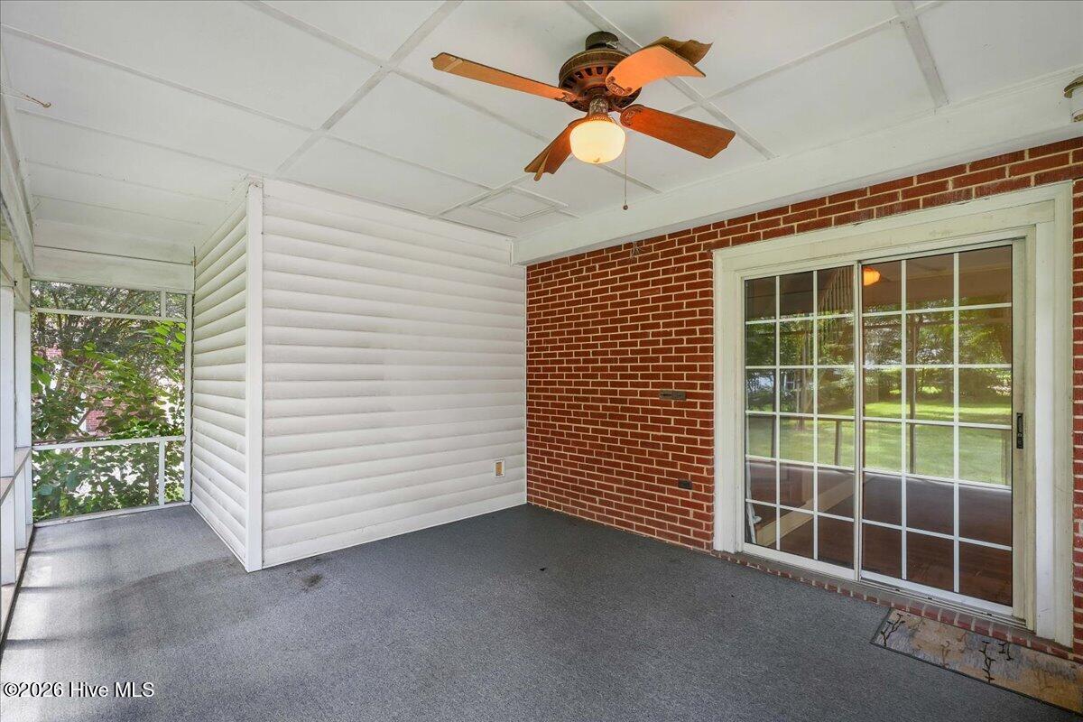 1506 E Holly Street Property Photo 40