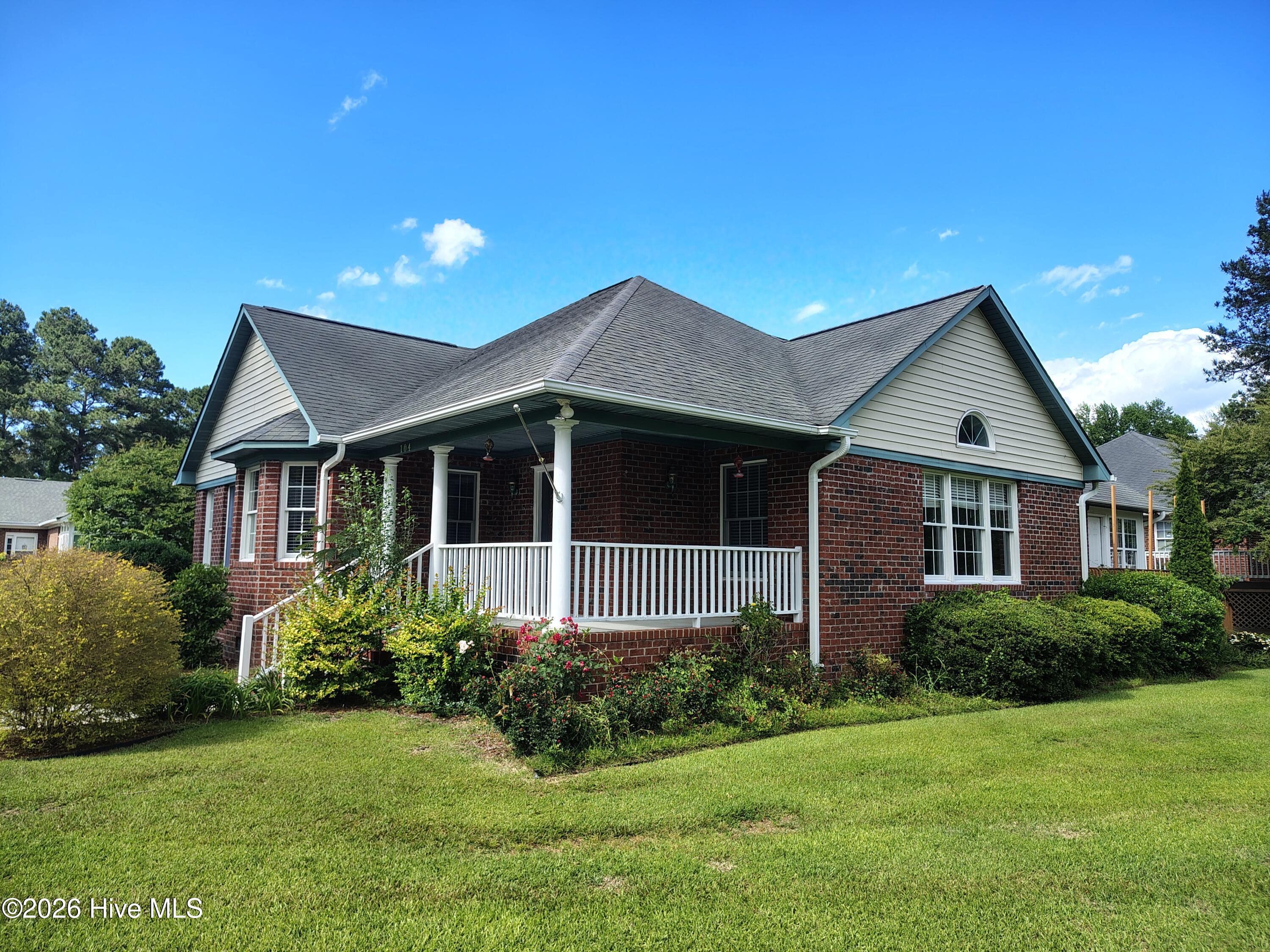 104 Boleyn Loop Property Photo 1