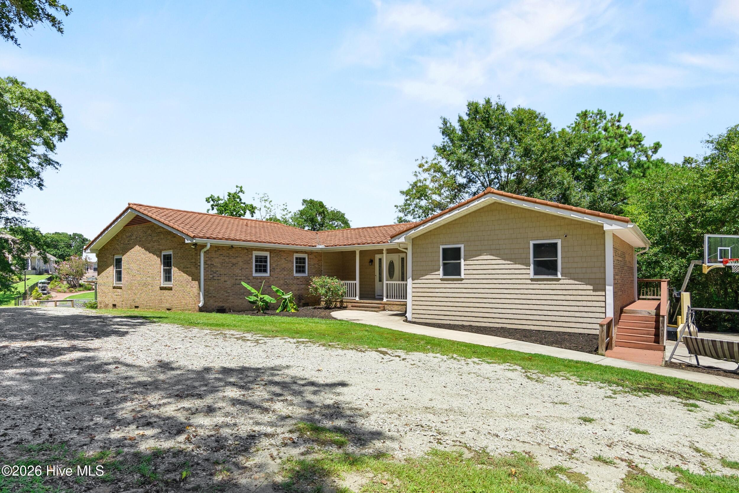 667 Hughes Road Property Photo 4