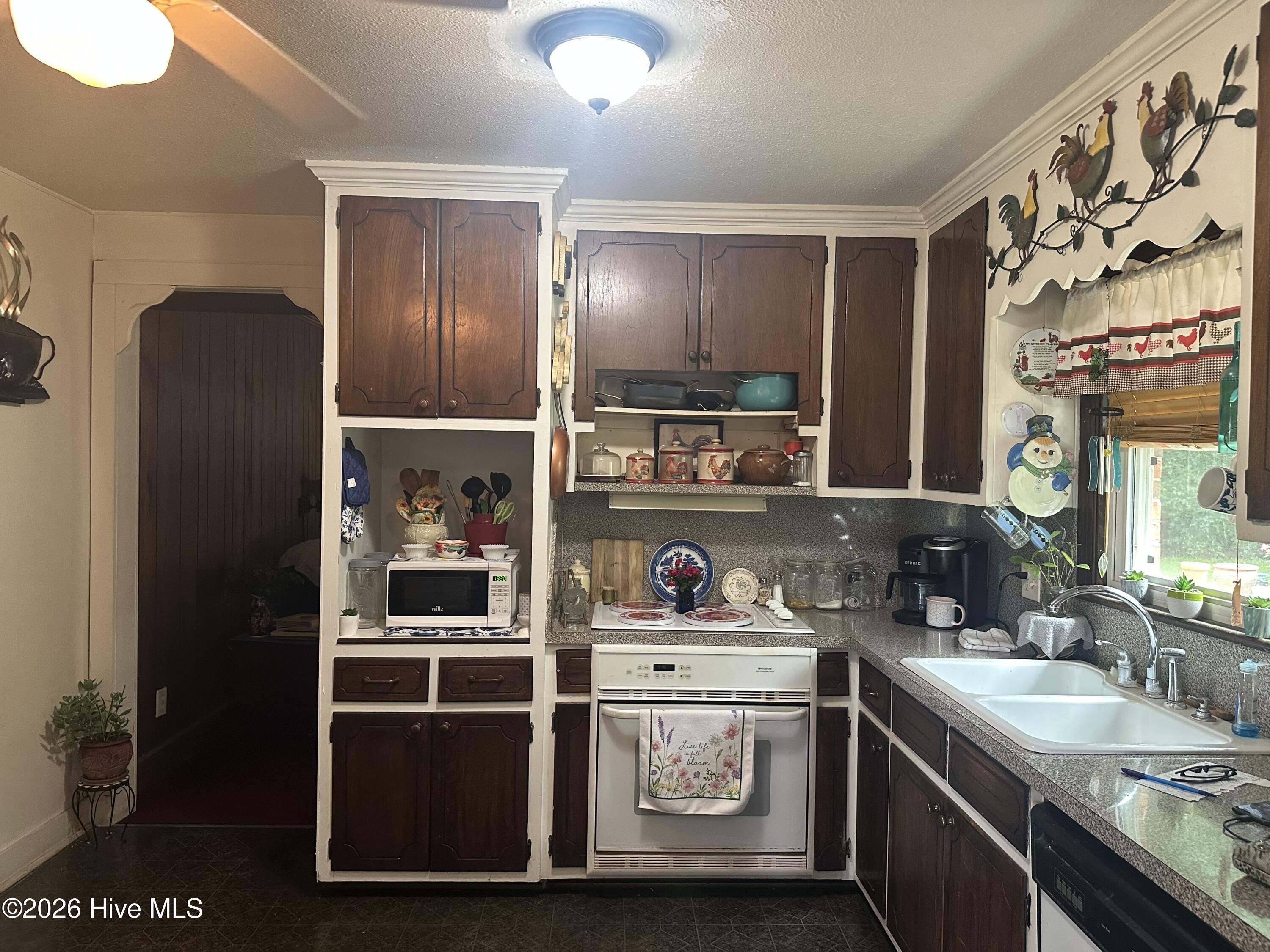 4646 Windsor Road Property Photo 6