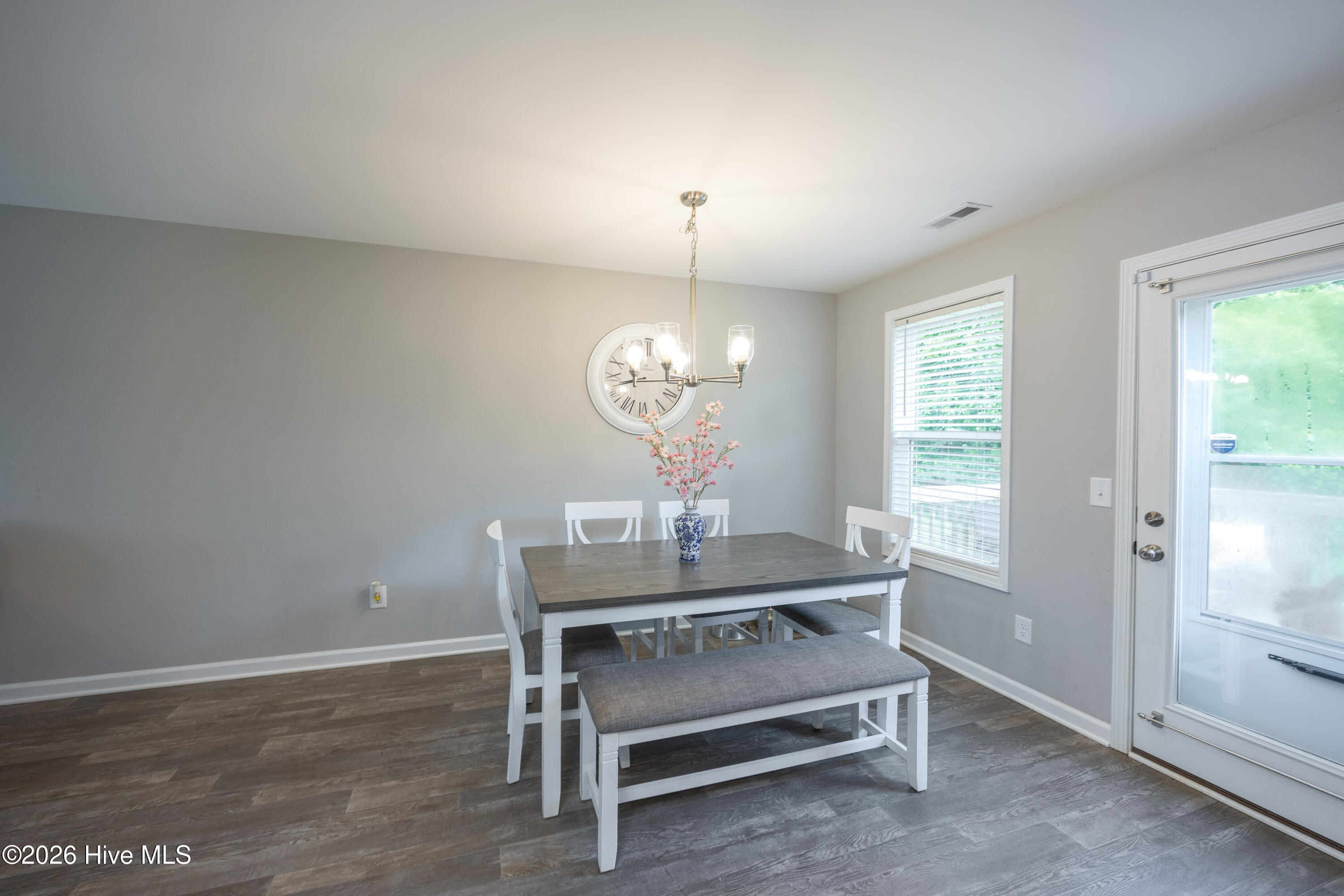 207 Dixie Circle Property Photo 9