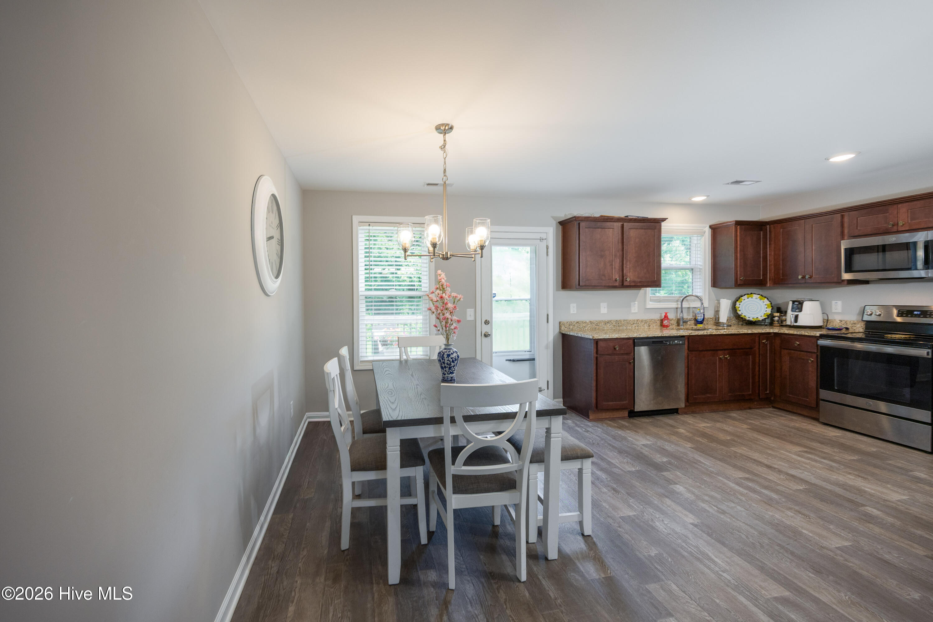 207 Dixie Circle Property Photo 12