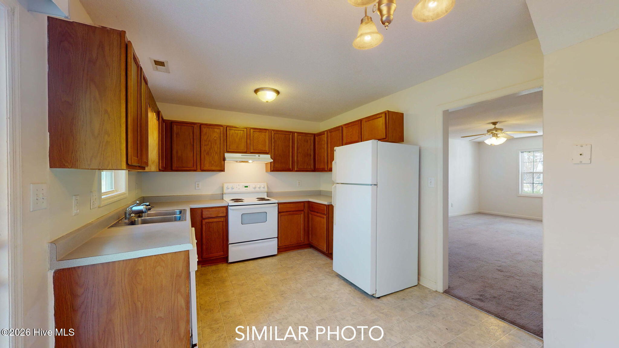 105 E Coopers Court Property Photo 6