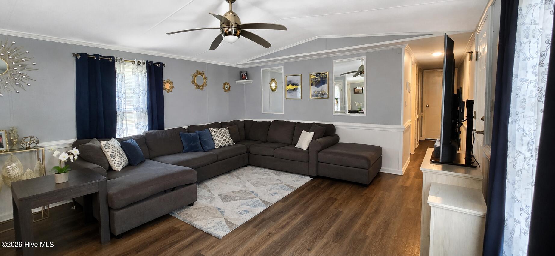 5930 Hibernia Drive Property Photo 3