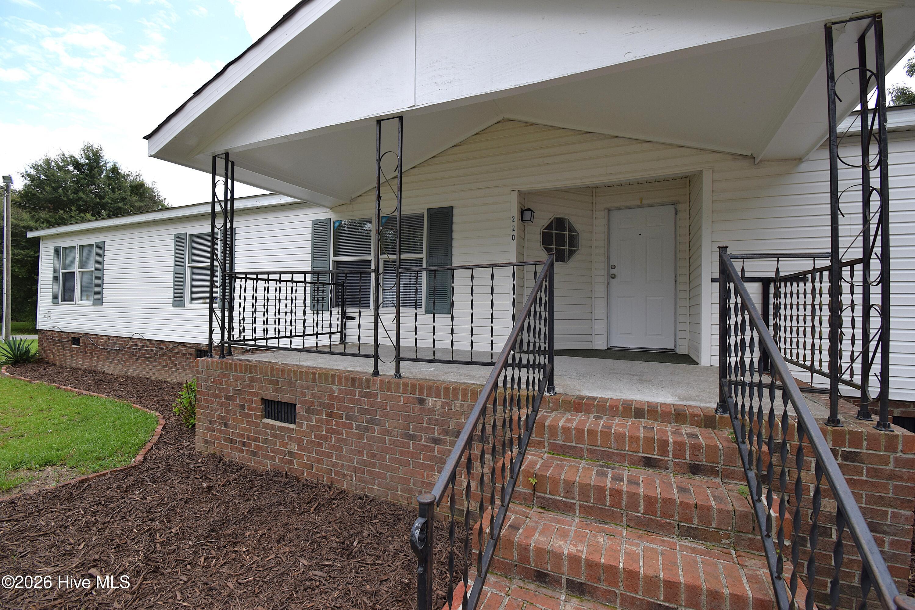 220 Main Street Property Photo 2