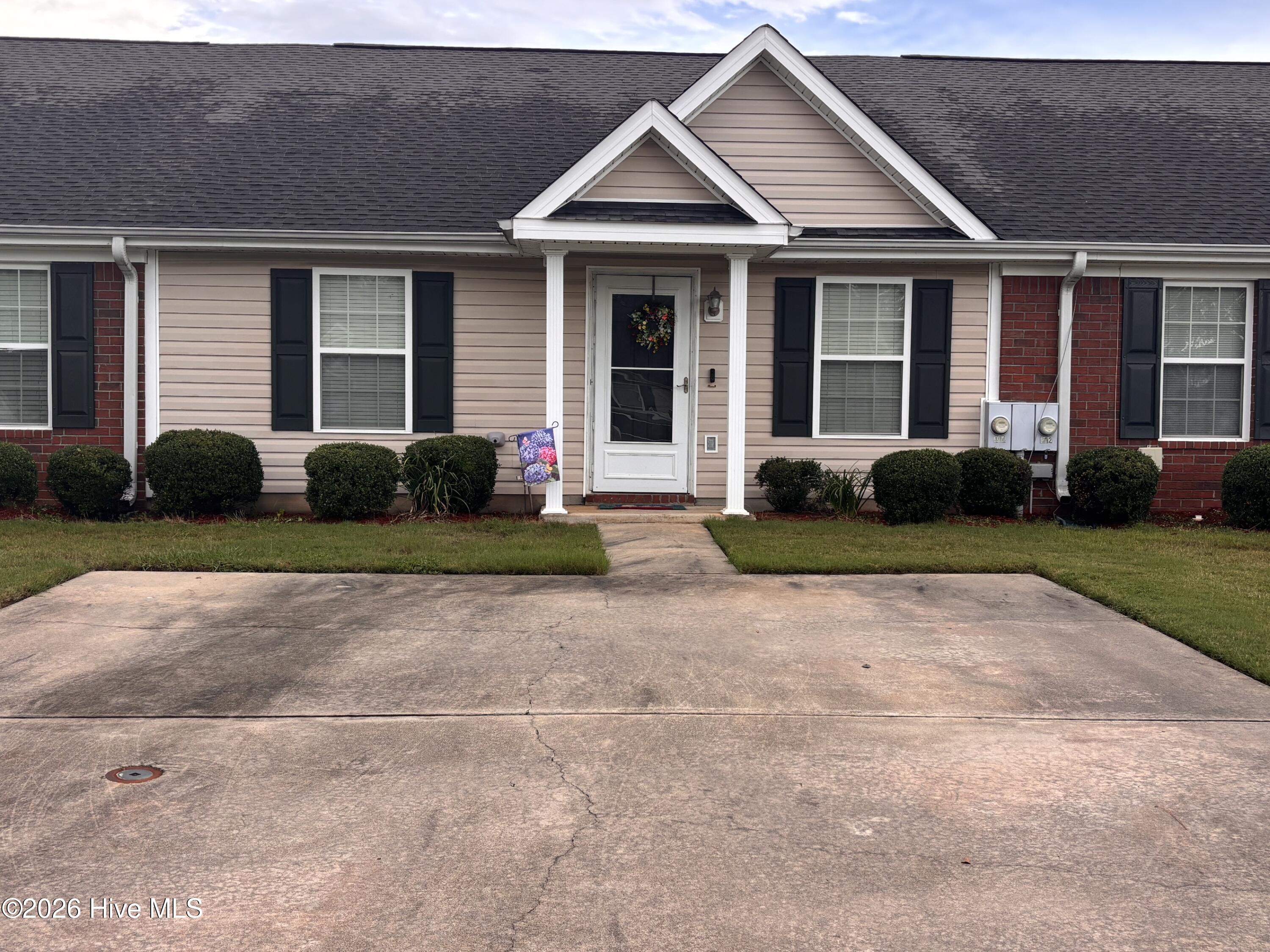 404 Newhaven Court Property Photo 1