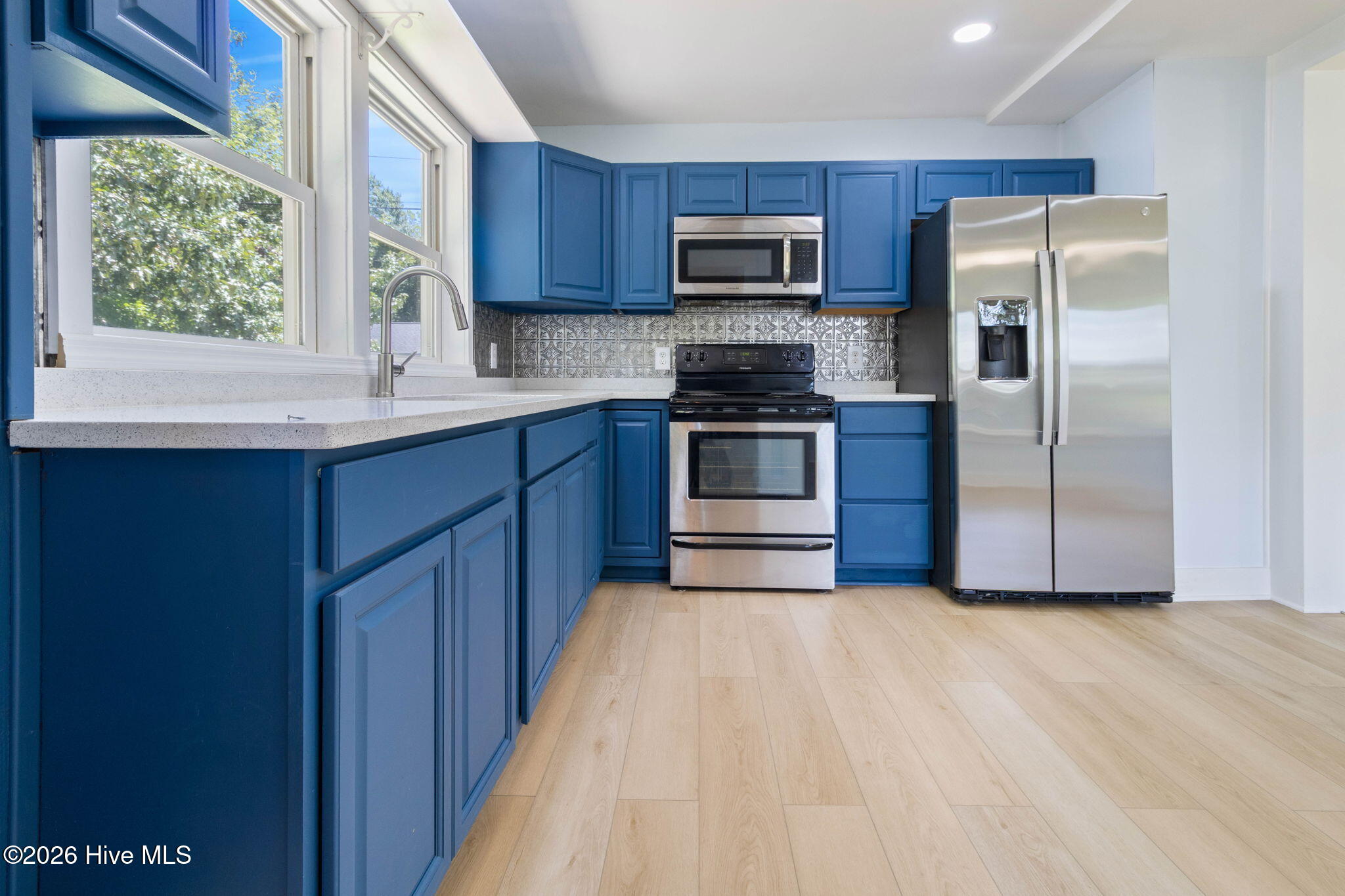 707 E Broad Street Property Photo 11
