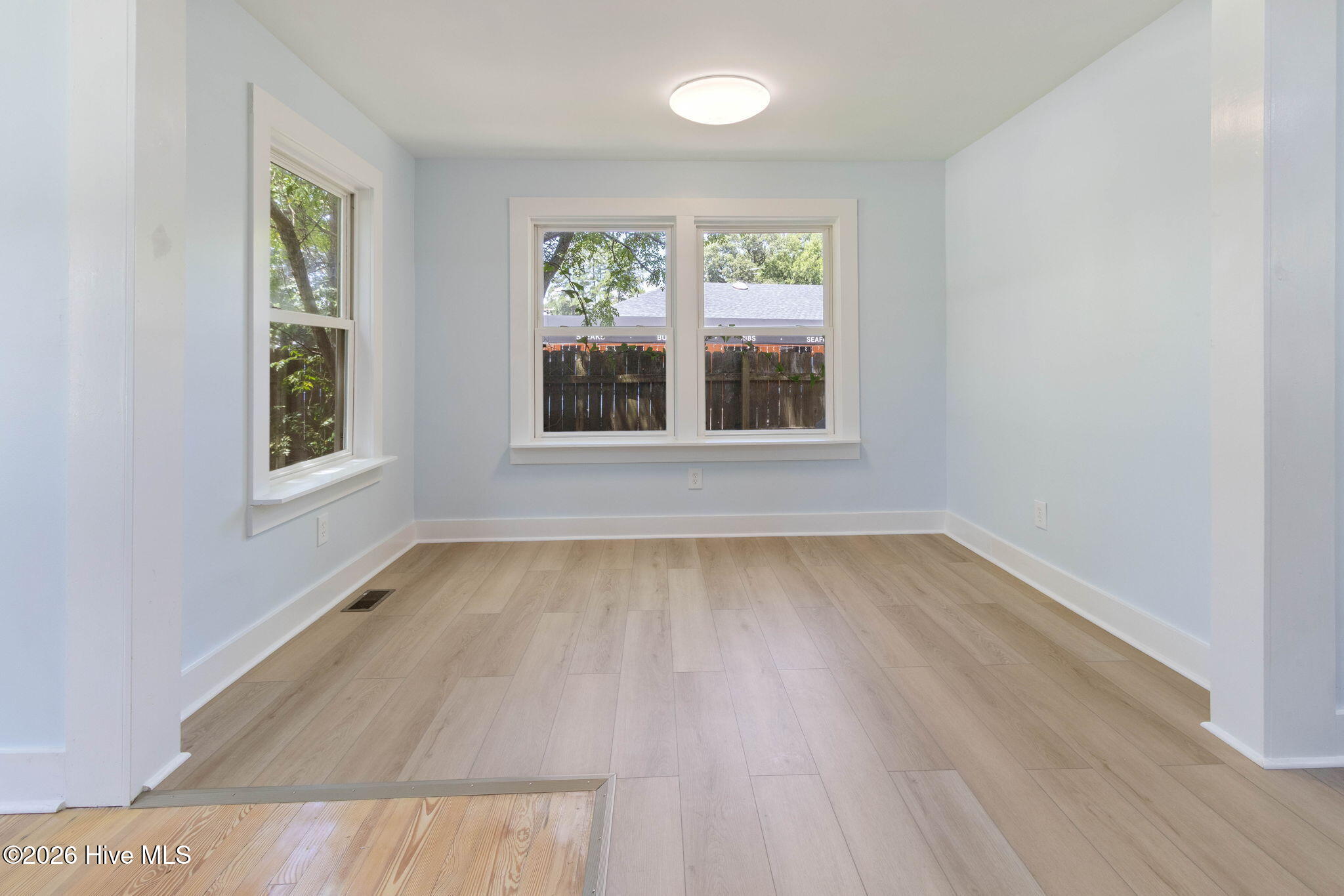 707 E Broad Street Property Photo 12