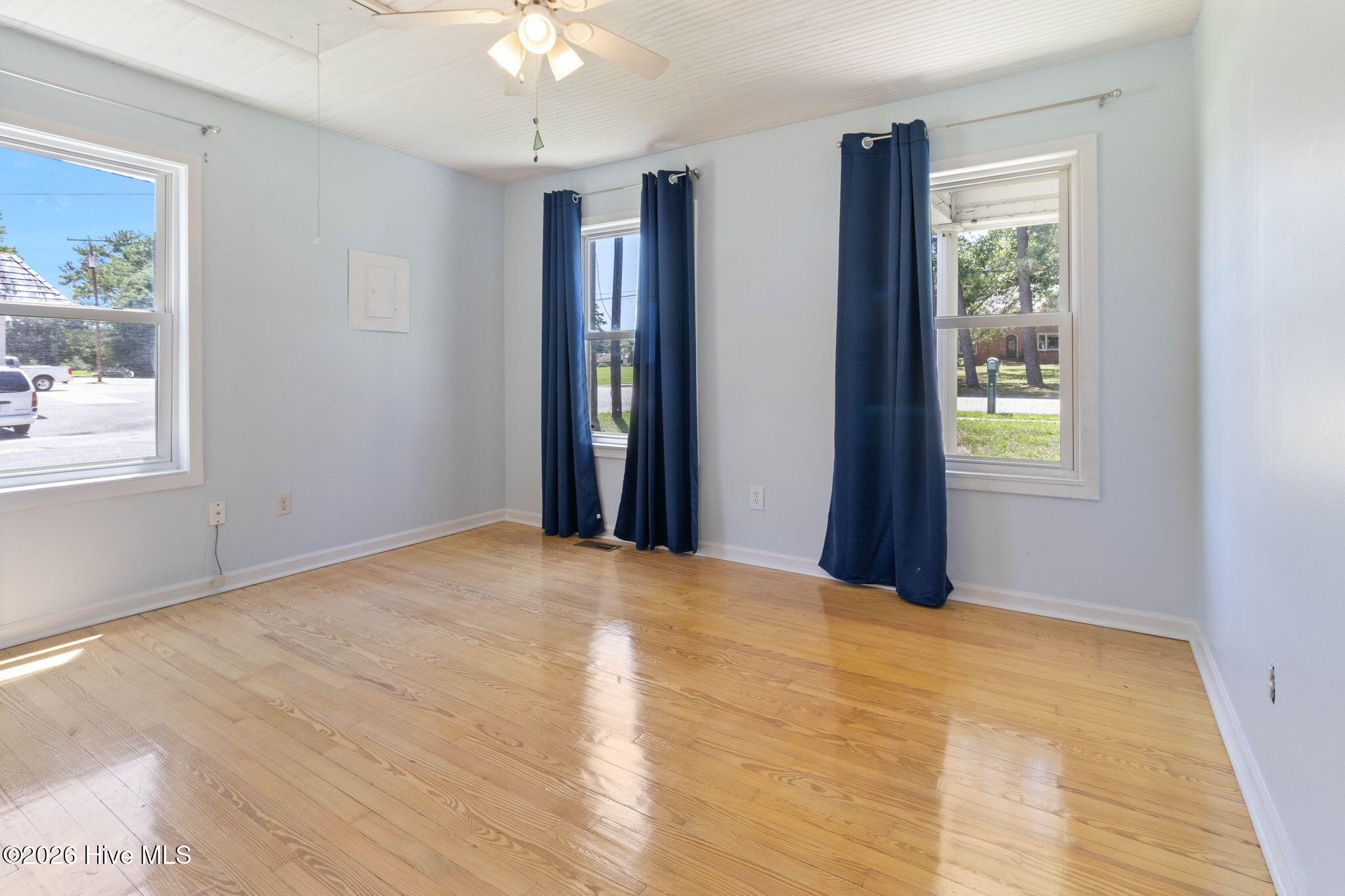 707 E Broad Street Property Photo 14
