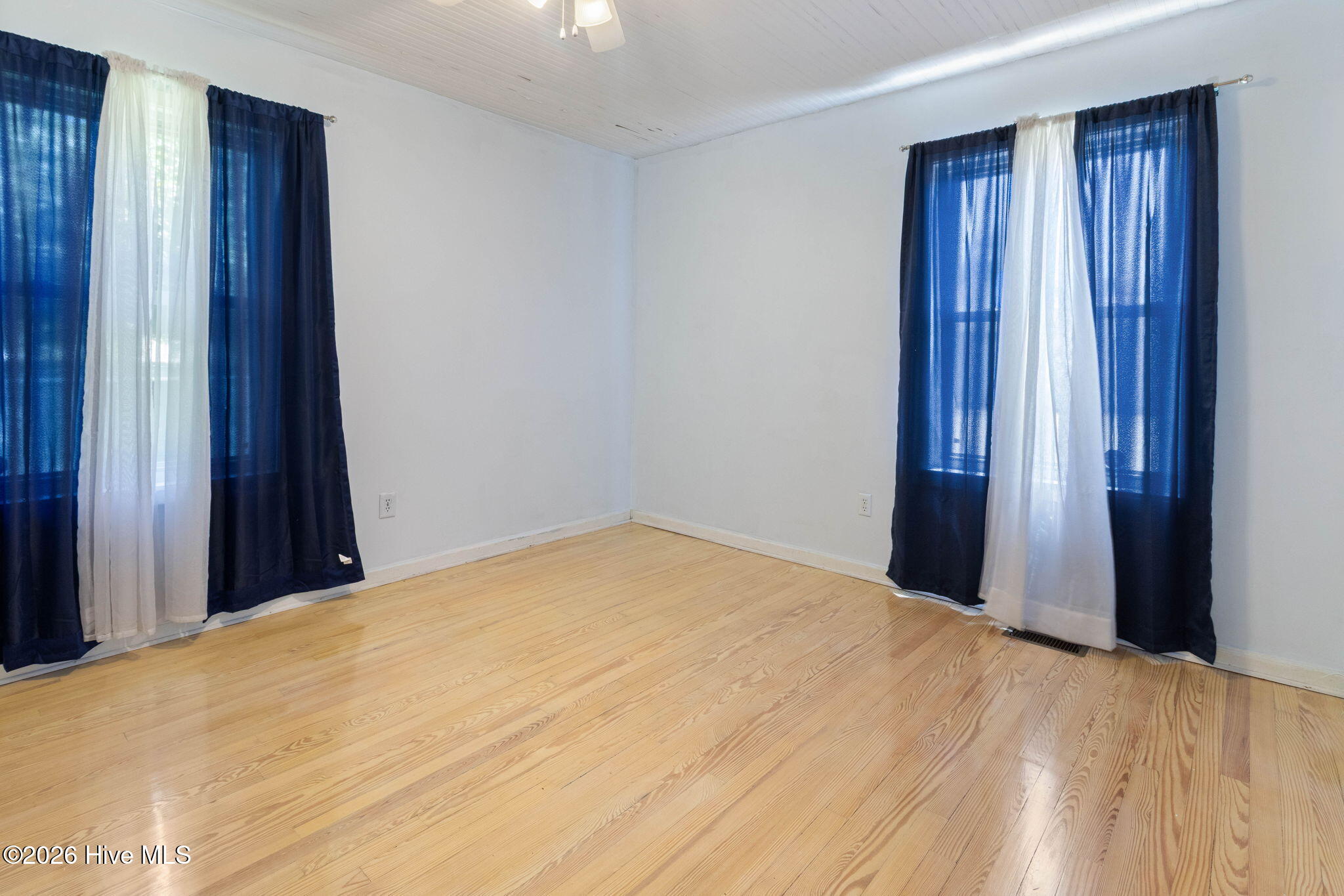 707 E Broad Street Property Photo 16