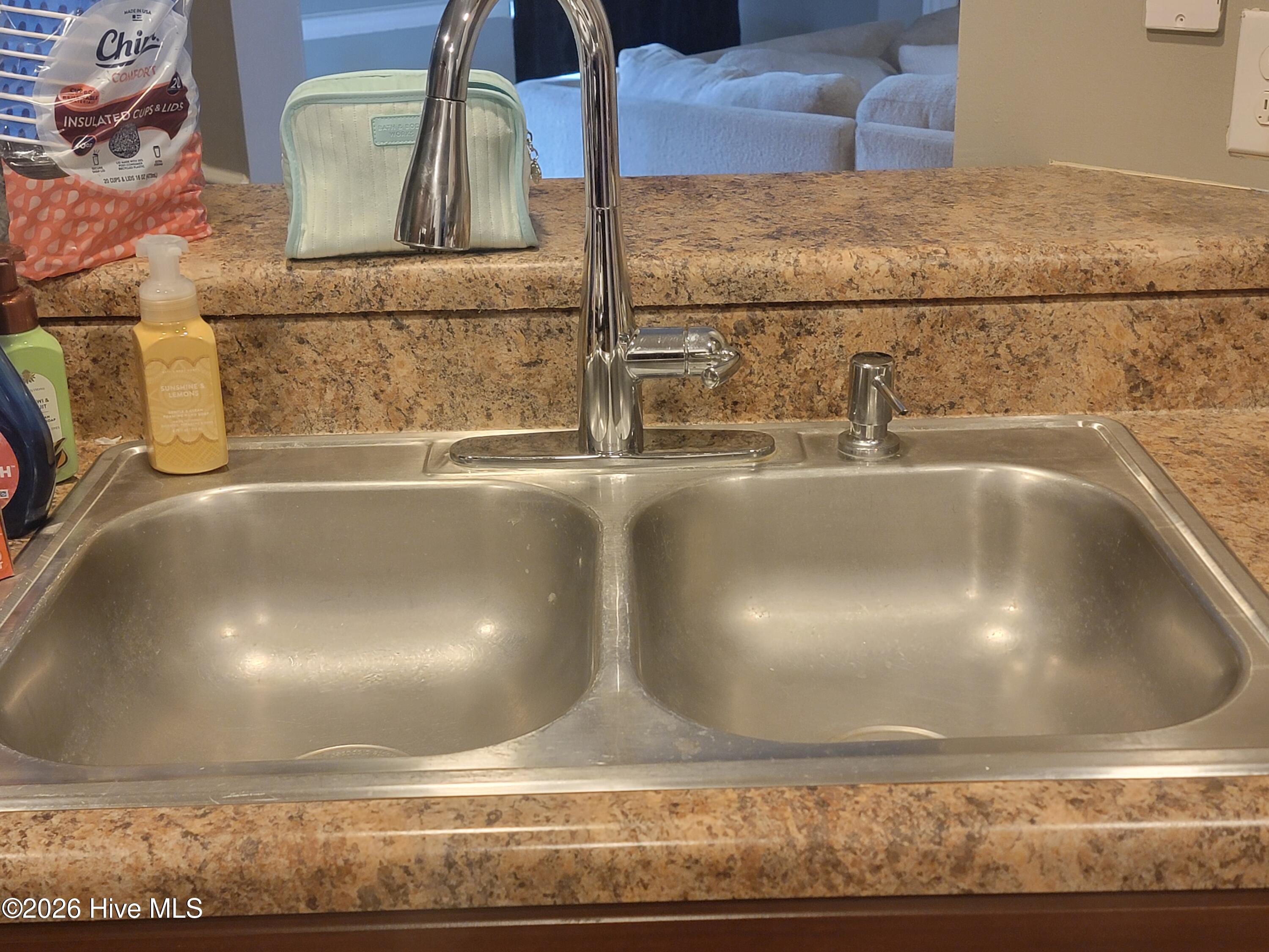 810 Reynolds Court Property Photo 6