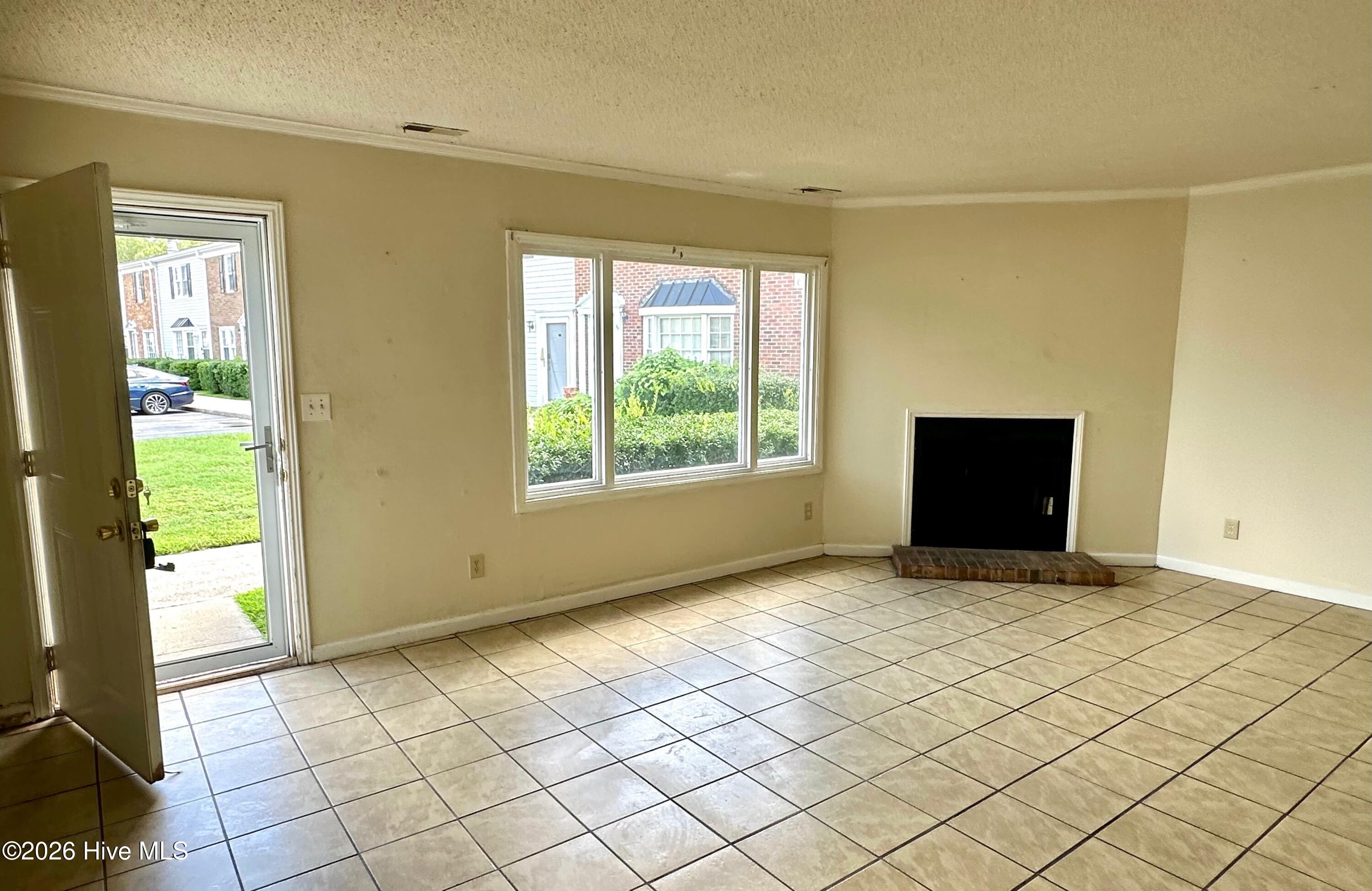 100 Kristin Drive B7 Property Photo 4