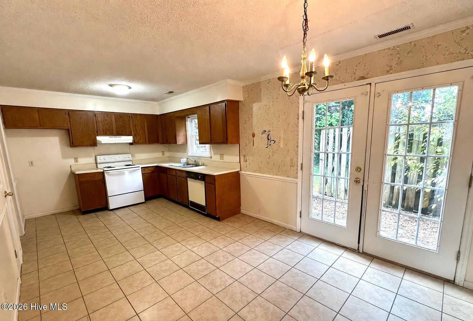 100 Kristin Drive B7 Property Photo 9