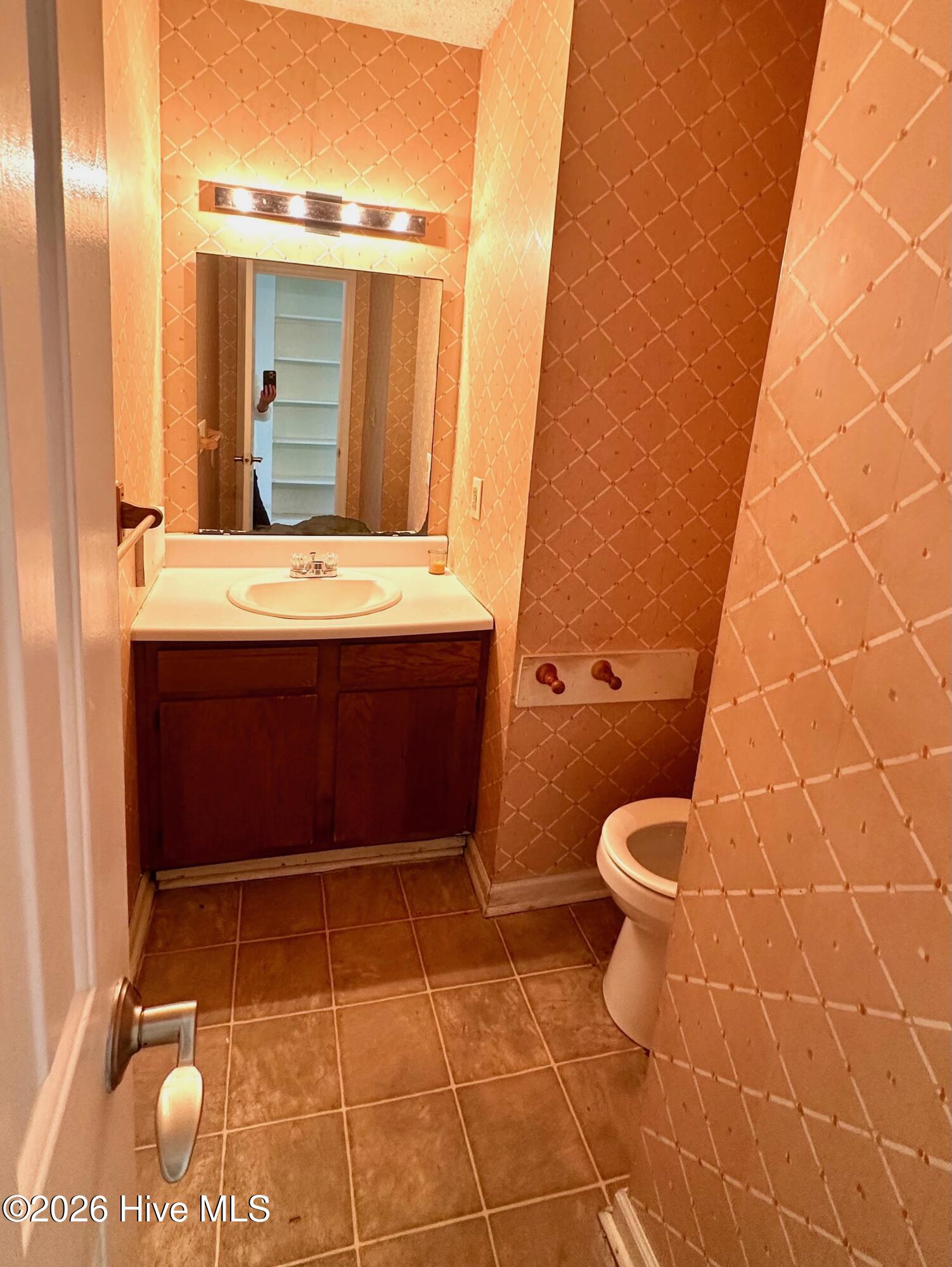 100 Kristin Drive B7 Property Photo 10