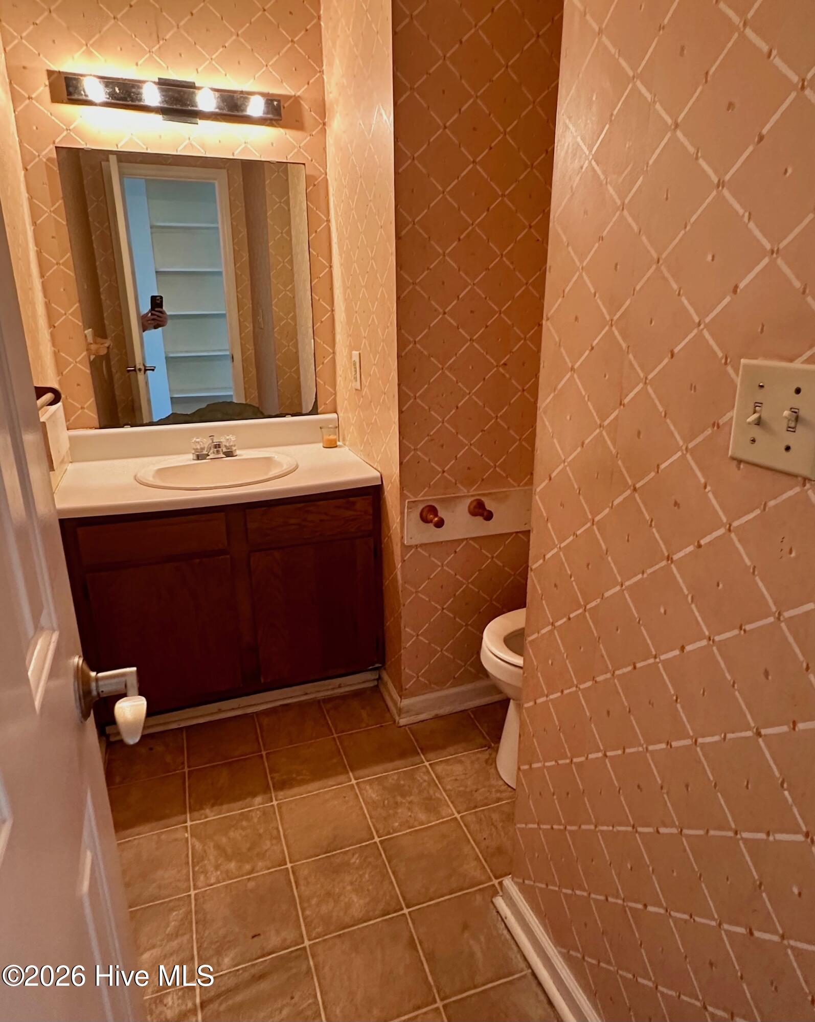 100 Kristin Drive B7 Property Photo 11