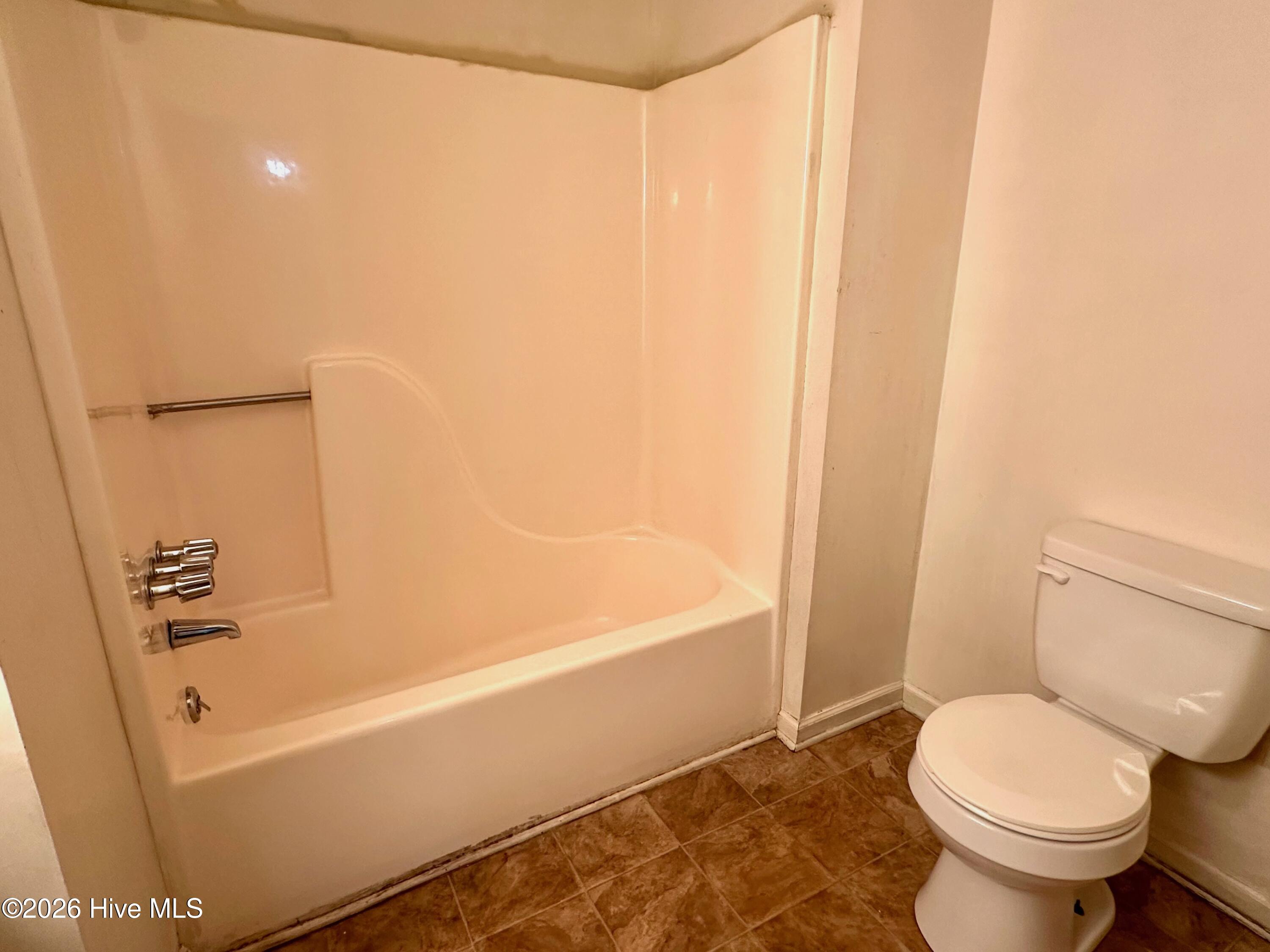 100 Kristin Drive B7 Property Photo 13