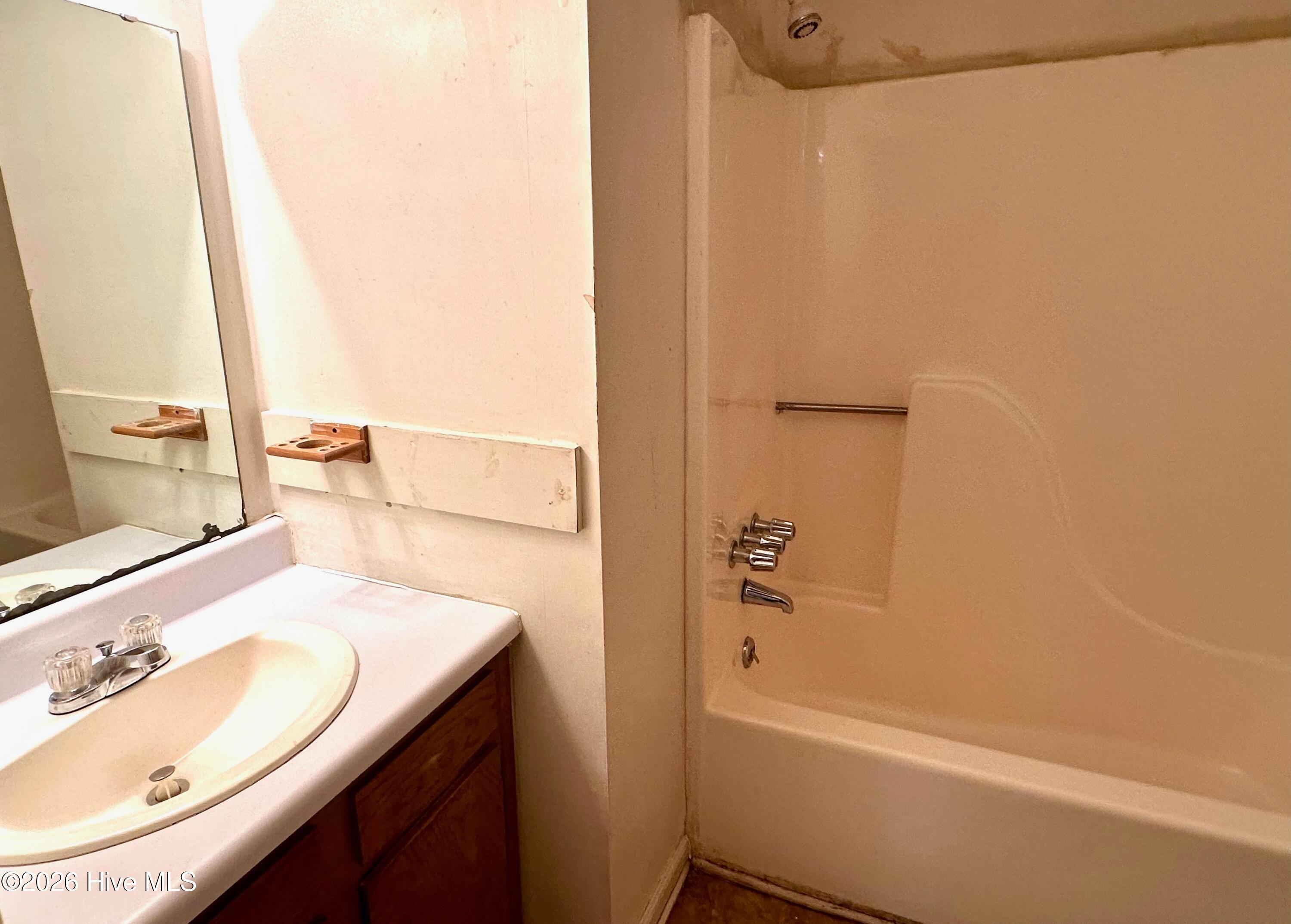 100 Kristin Drive B7 Property Photo 14