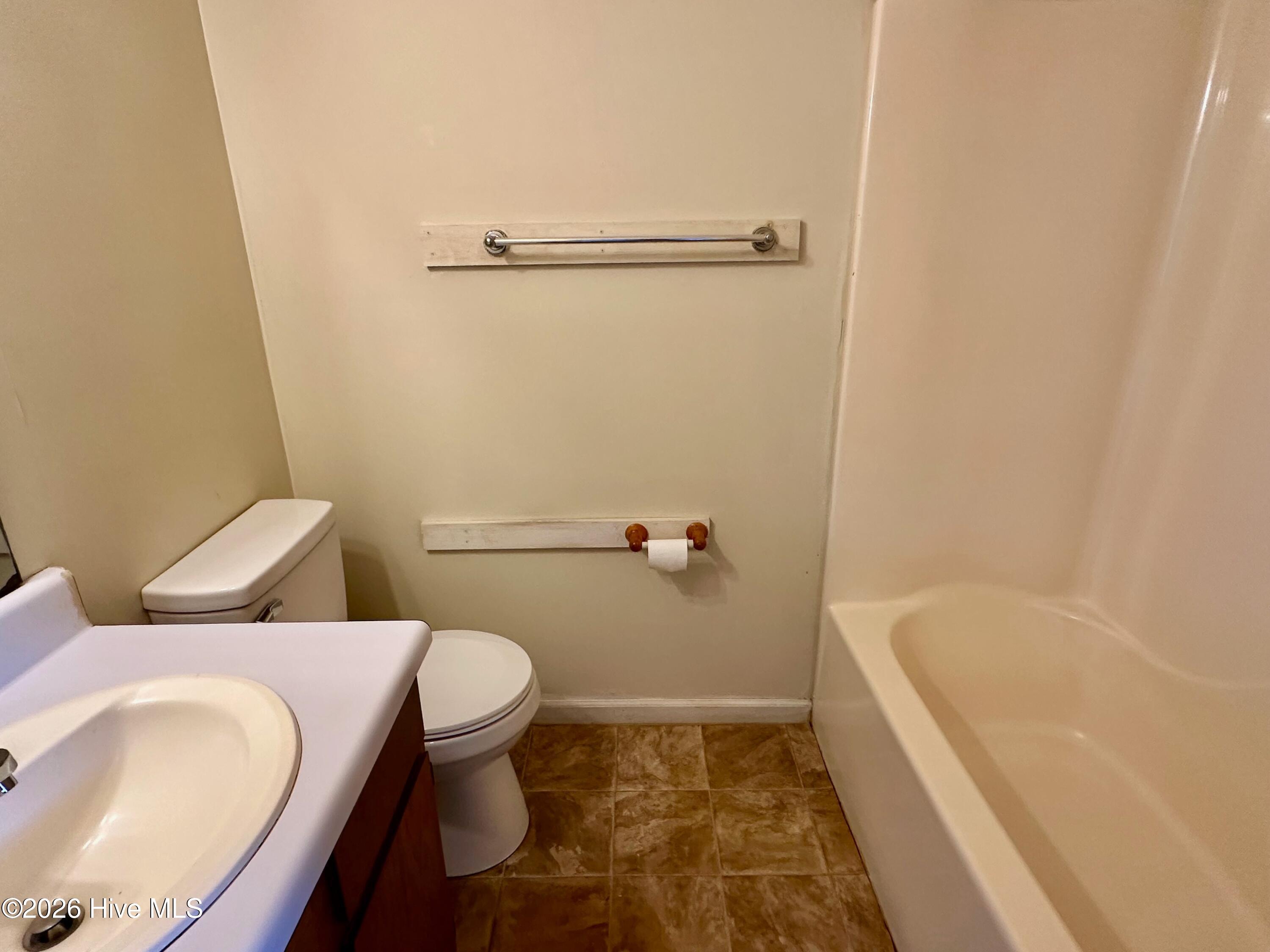 100 Kristin Drive B7 Property Photo 18
