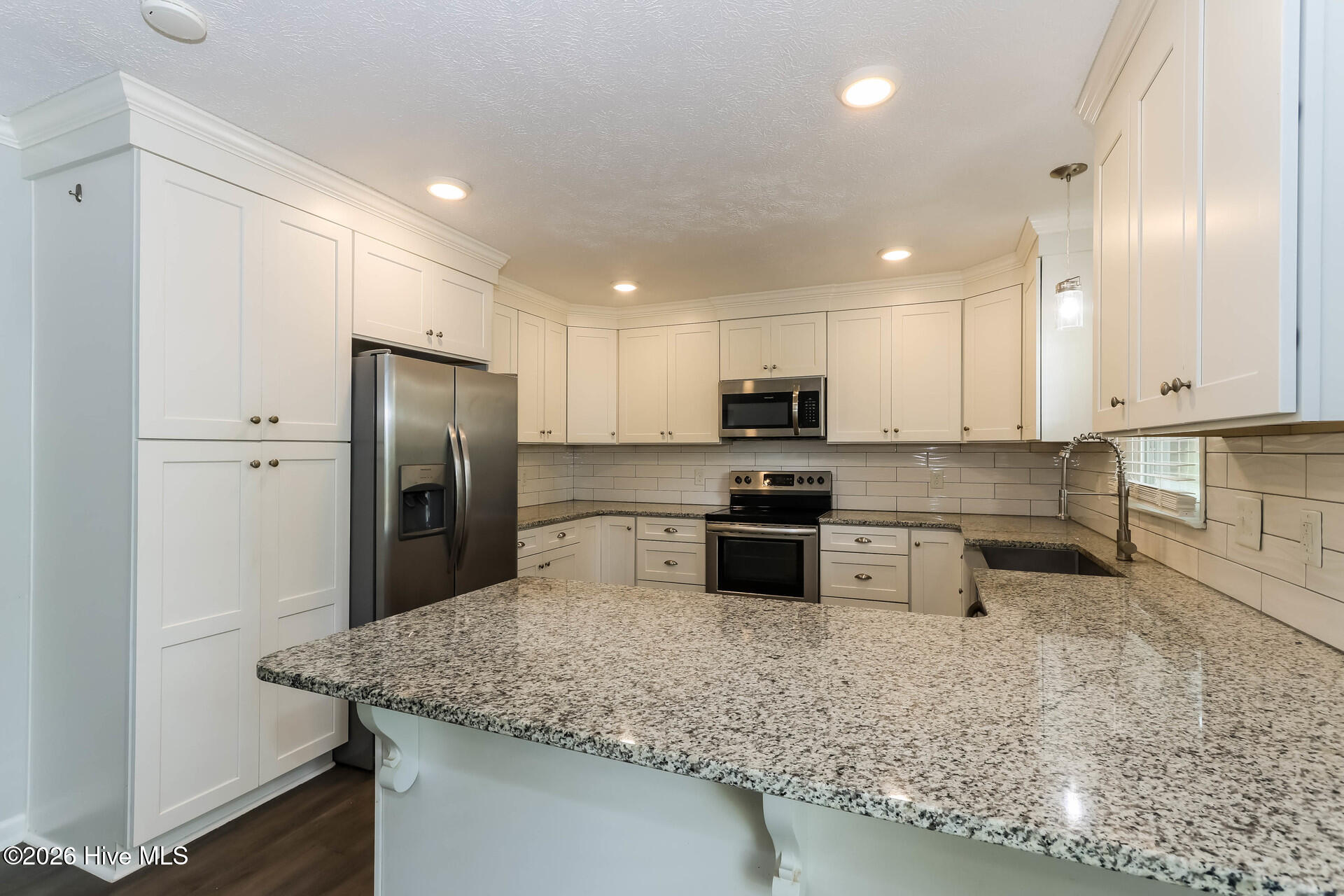 681 Henry Street Property Photo 2