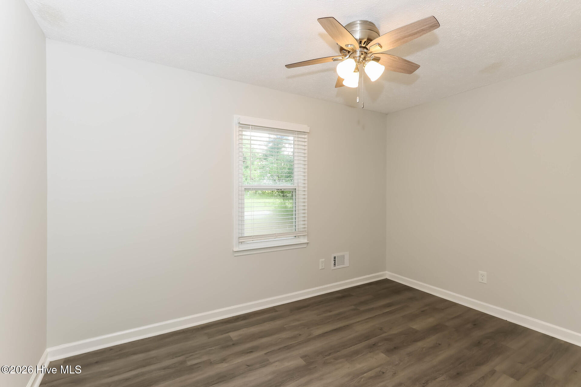 681 Henry Street Property Photo 4