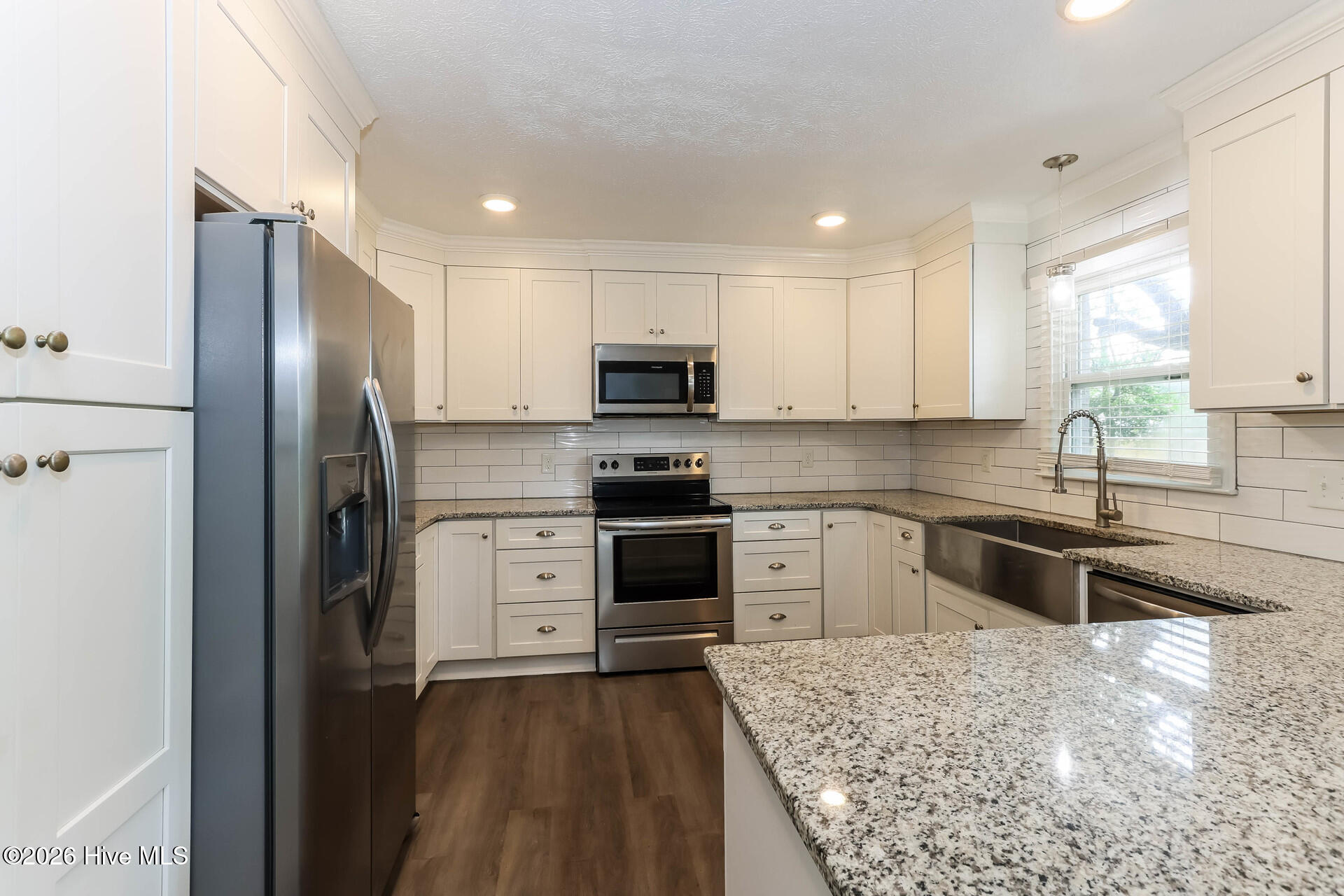 681 Henry Street Property Photo 9