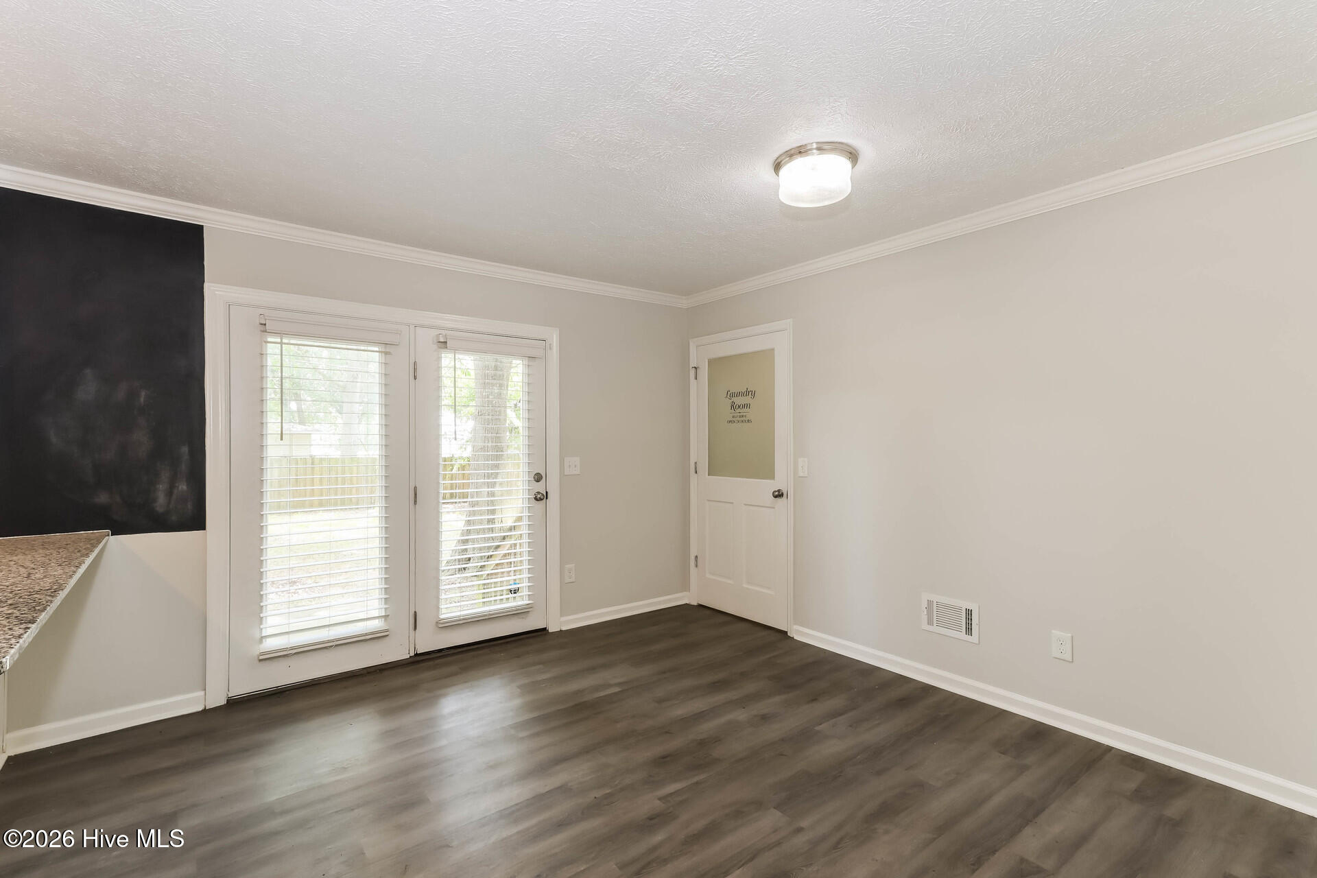681 Henry Street Property Photo 12