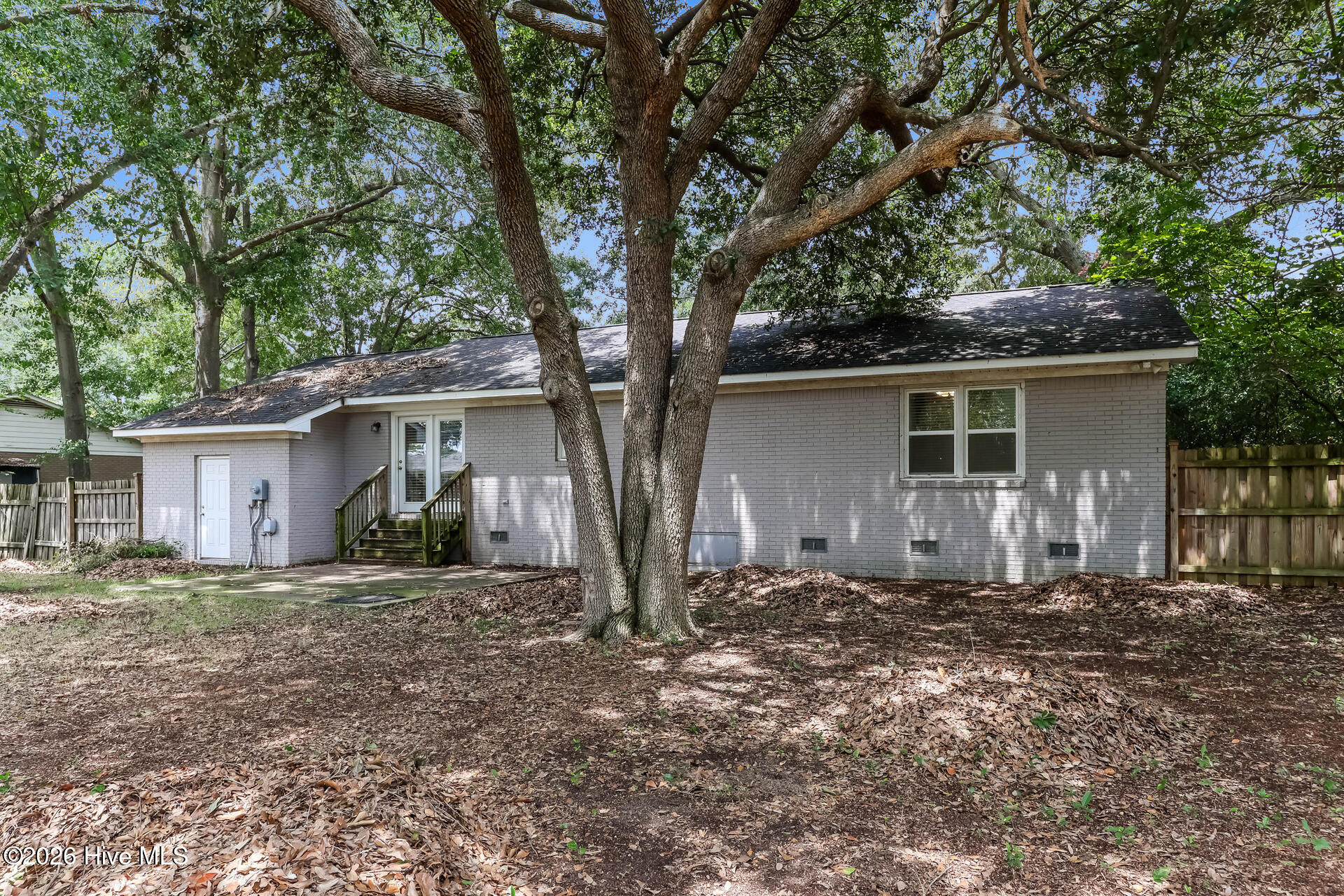 681 Henry Street Property Photo 20