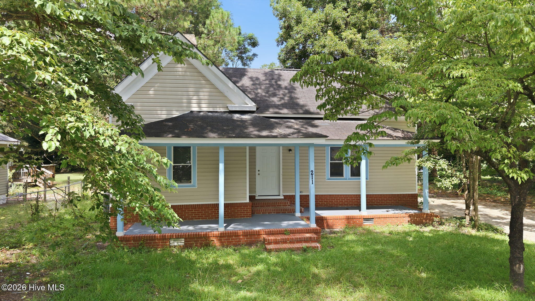 211 E Williamson Street Property Photo 1