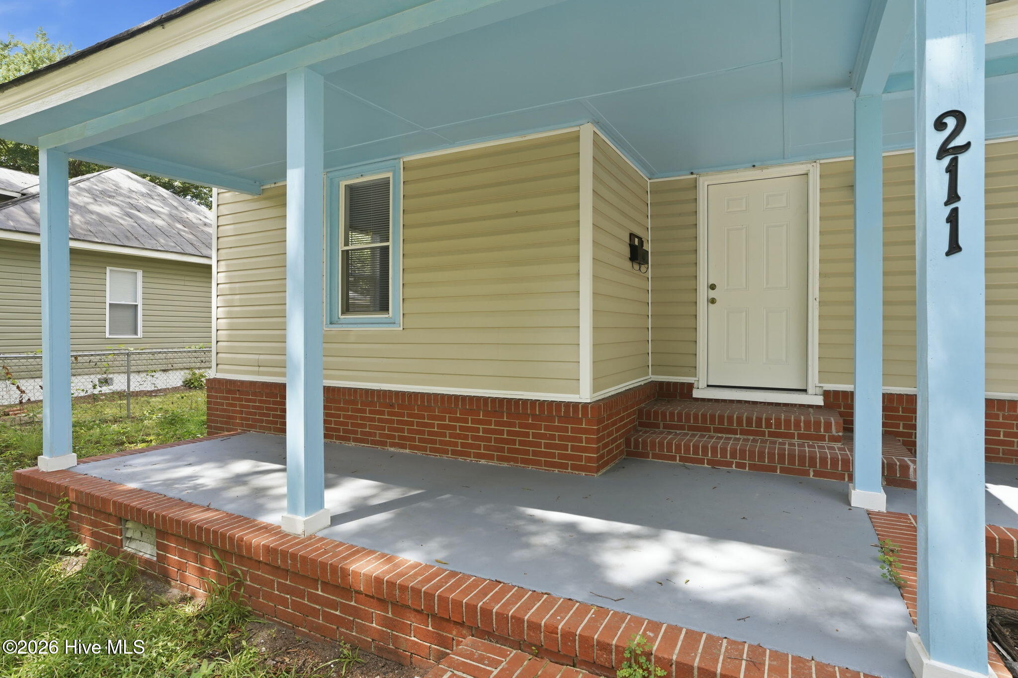 211 E Williamson Street Property Photo 4