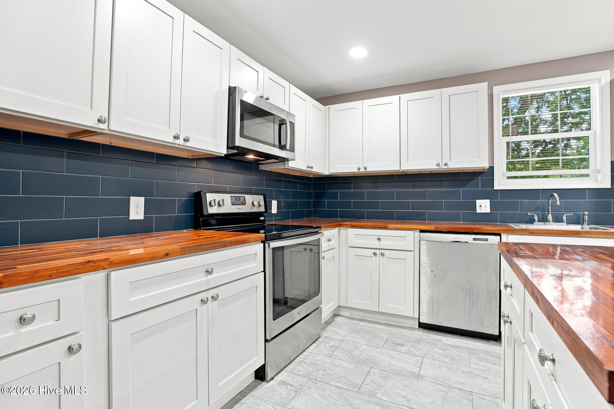 211 E Williamson Street Property Photo 7