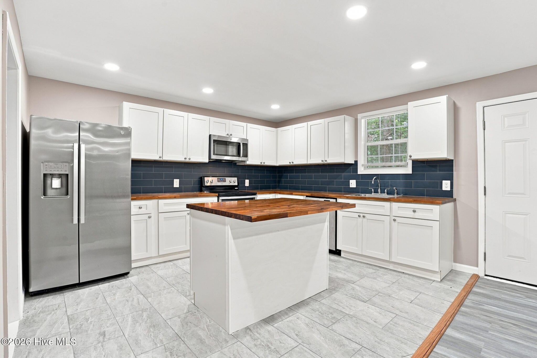 211 E Williamson Street Property Photo 8