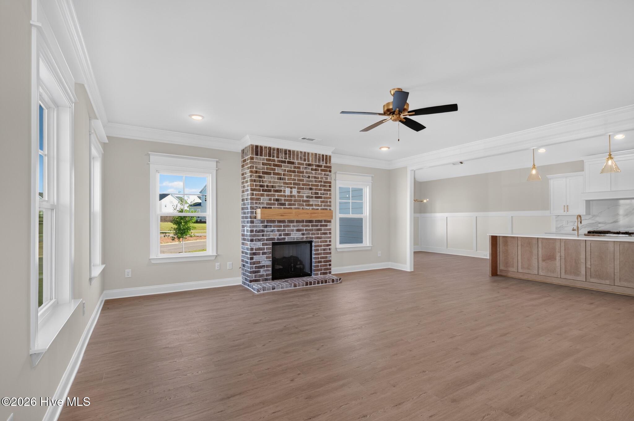 458 Woodlawn Street Property Photo 7