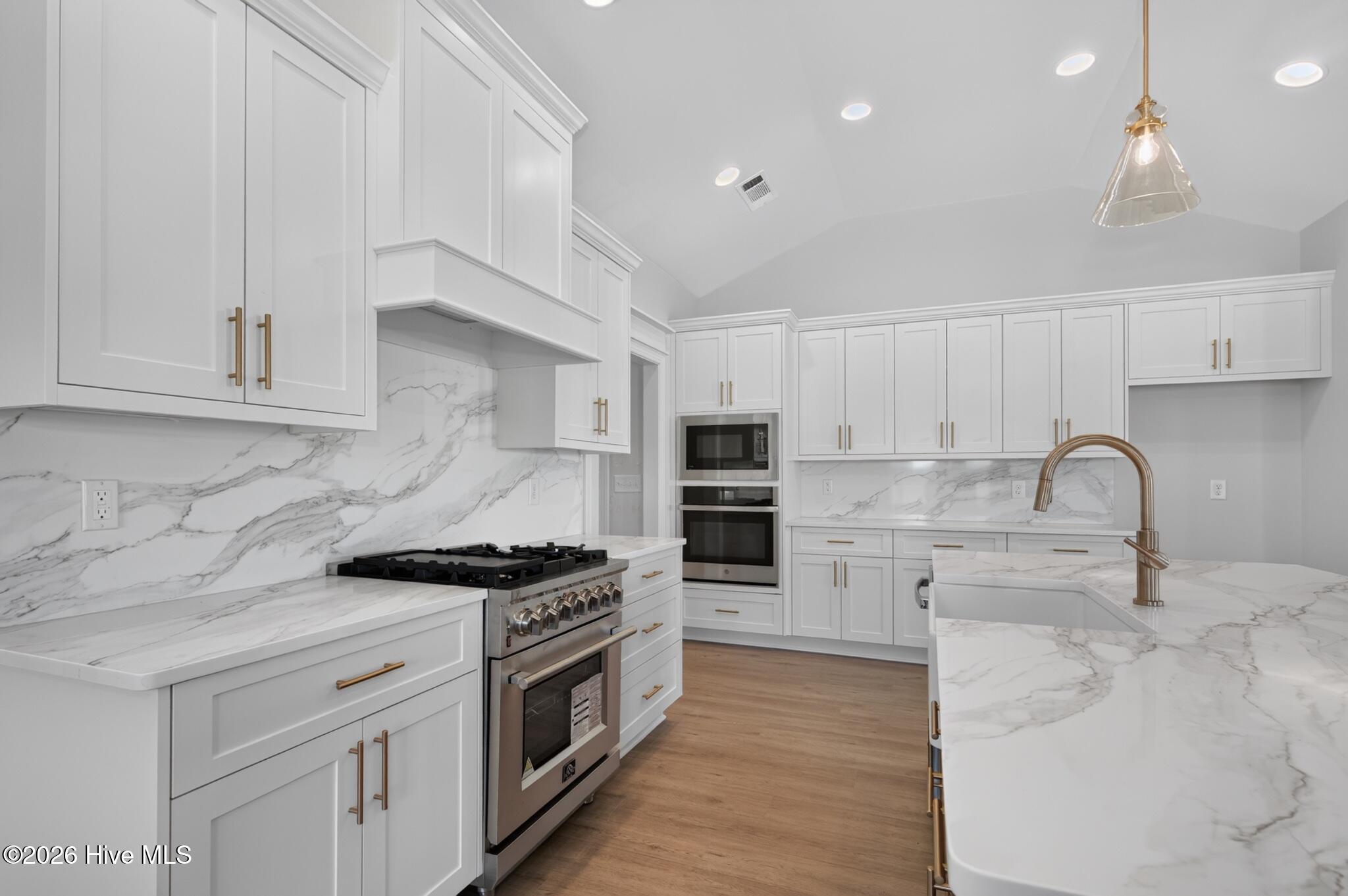458 Woodlawn Street Property Photo 13
