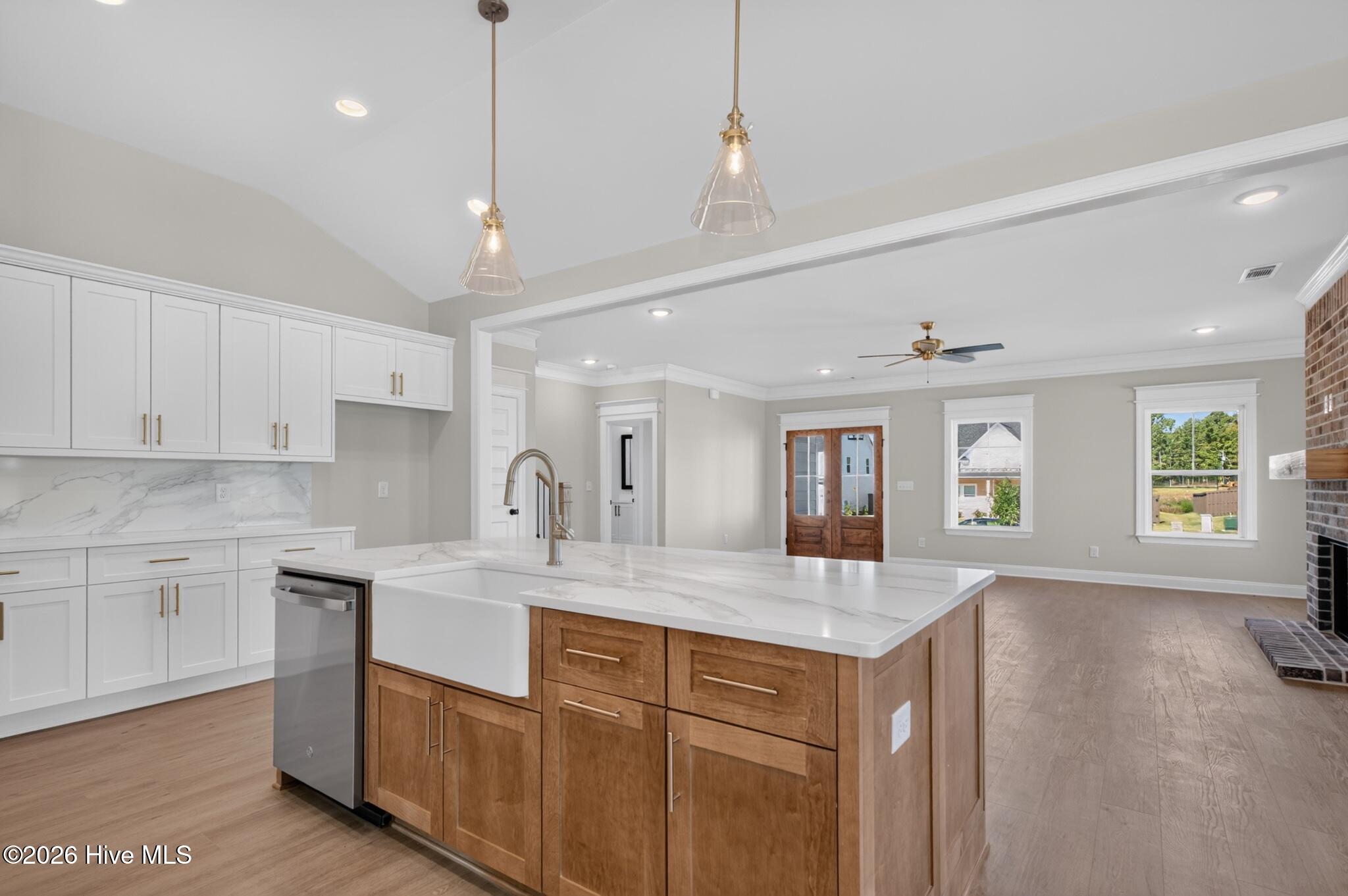 458 Woodlawn Street Property Photo 14