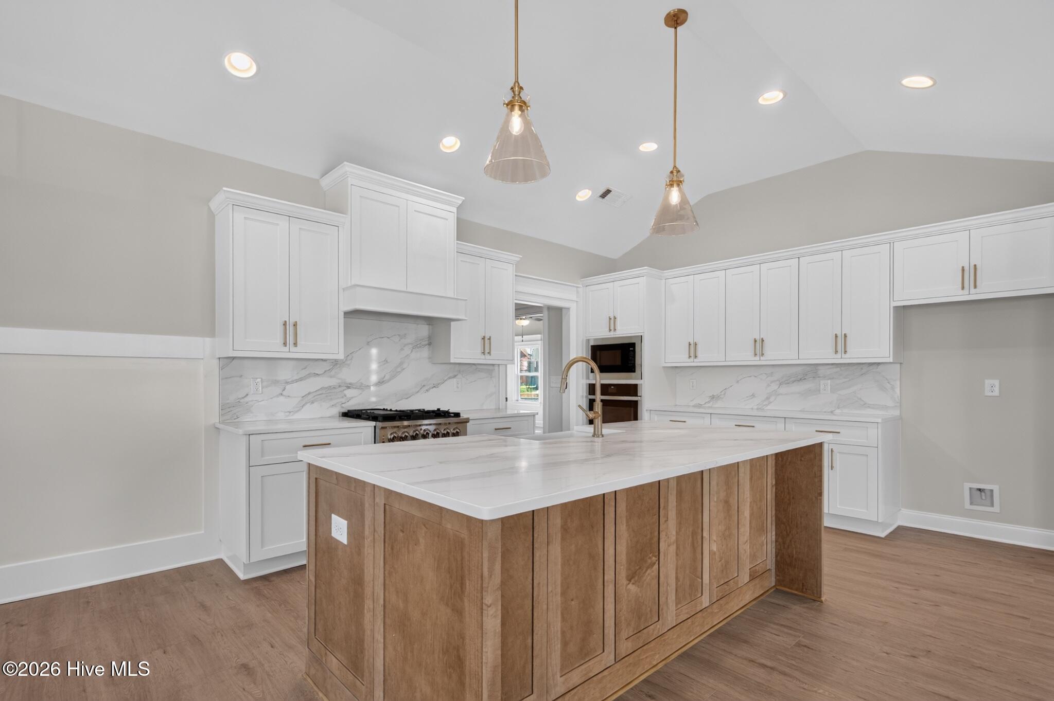 458 Woodlawn Street Property Photo 15