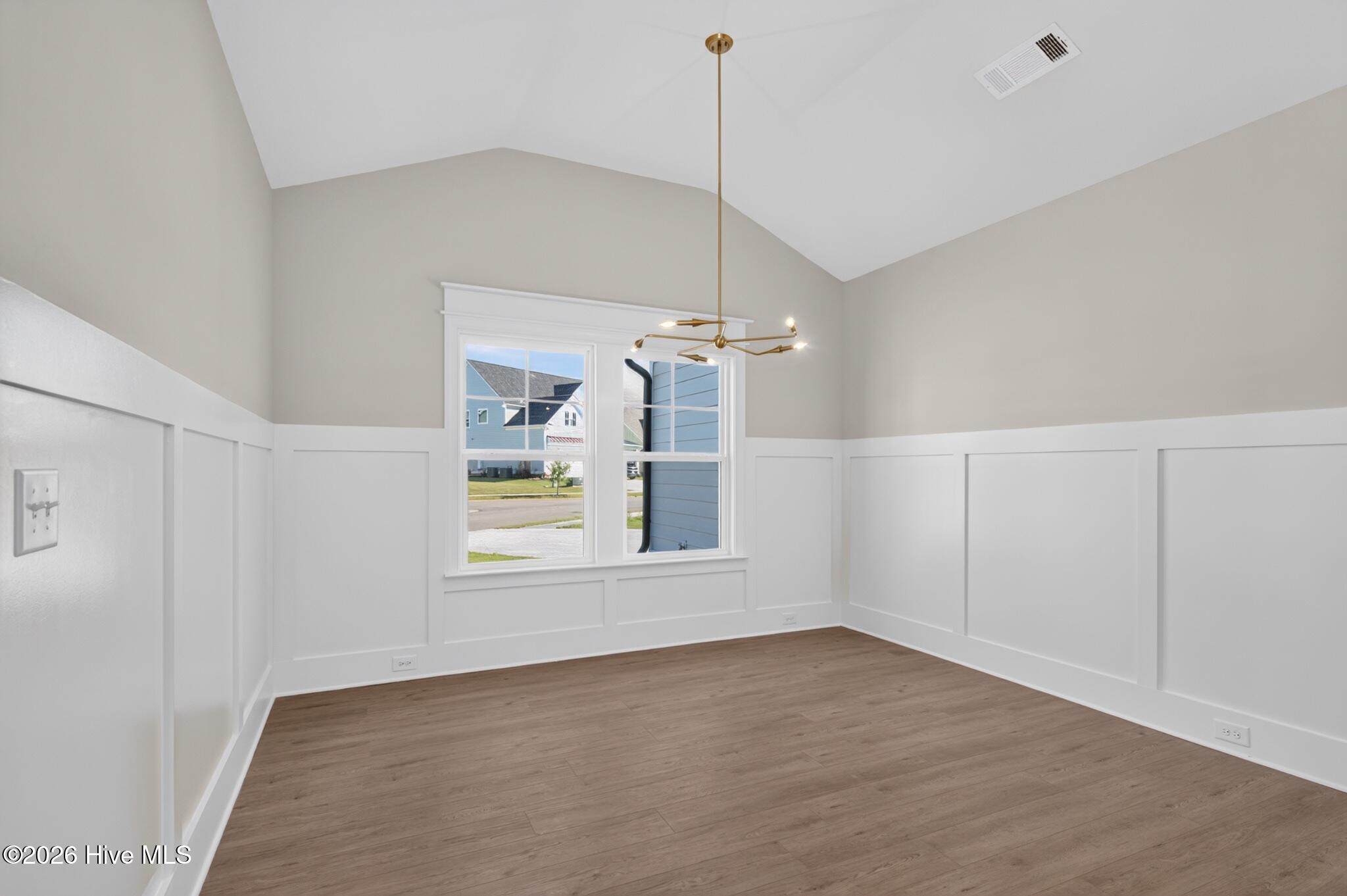458 Woodlawn Street Property Photo 17