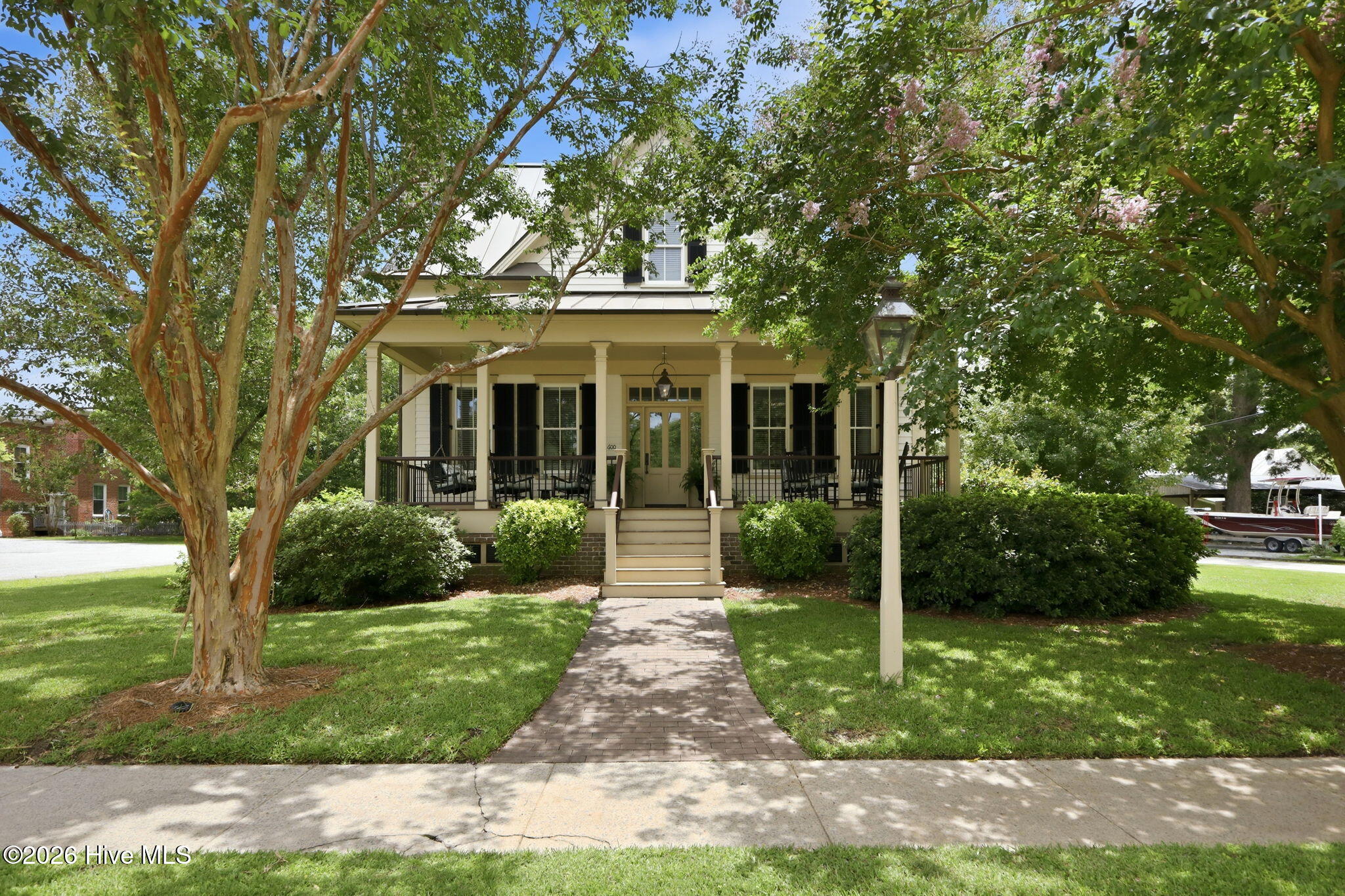 600 Broad Street Property Photo 7