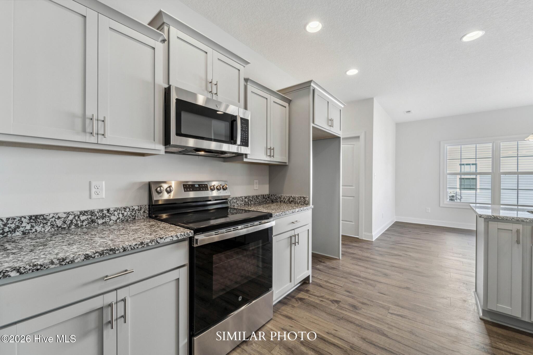 617 Blue Falcon Court Property Photo 6