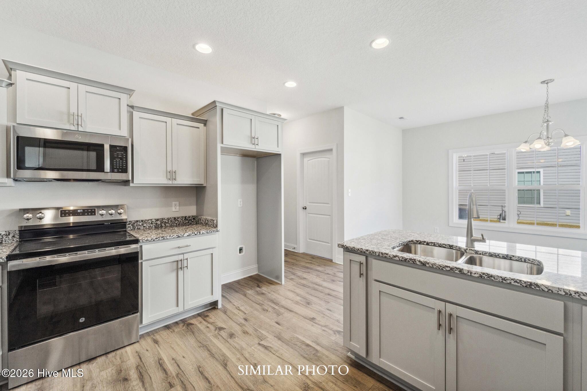 617 Blue Falcon Court Property Photo 9