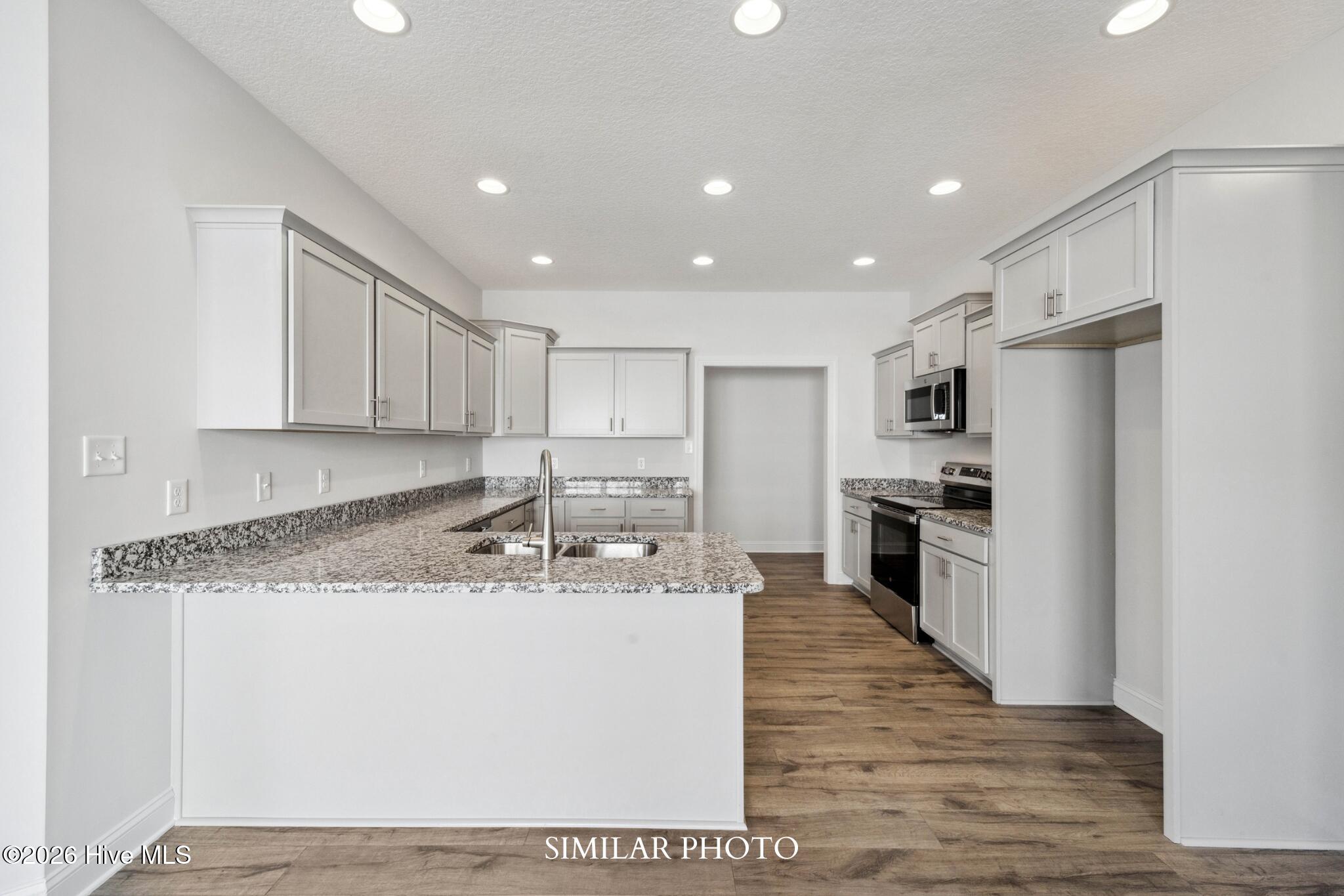617 Blue Falcon Court Property Photo 11