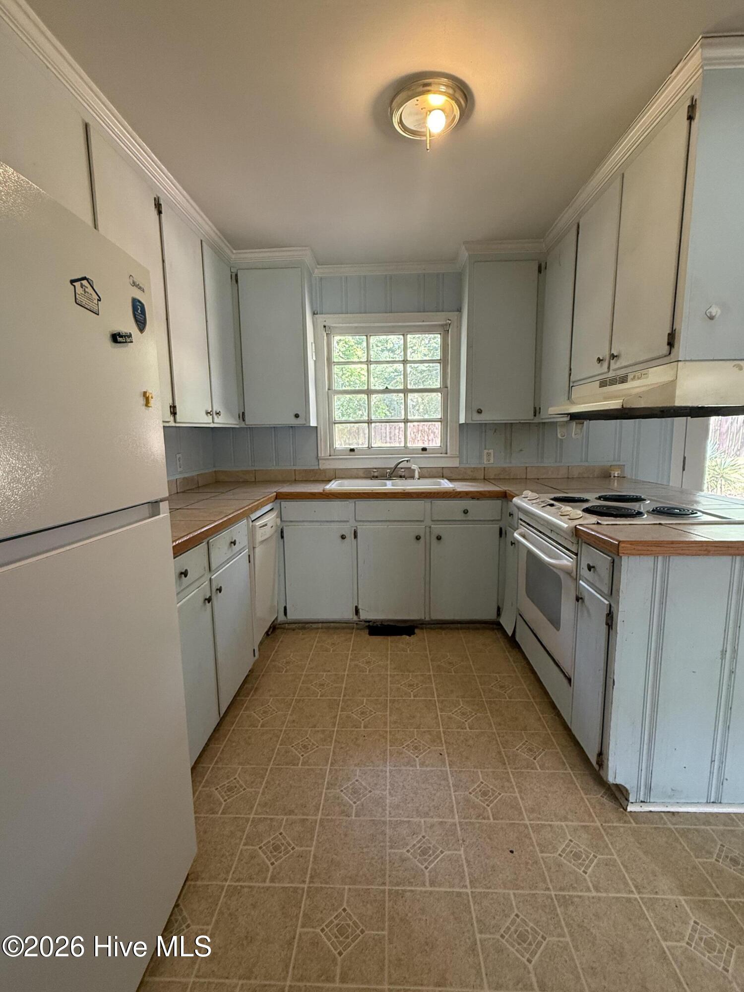 721 Central Road Property Photo 4